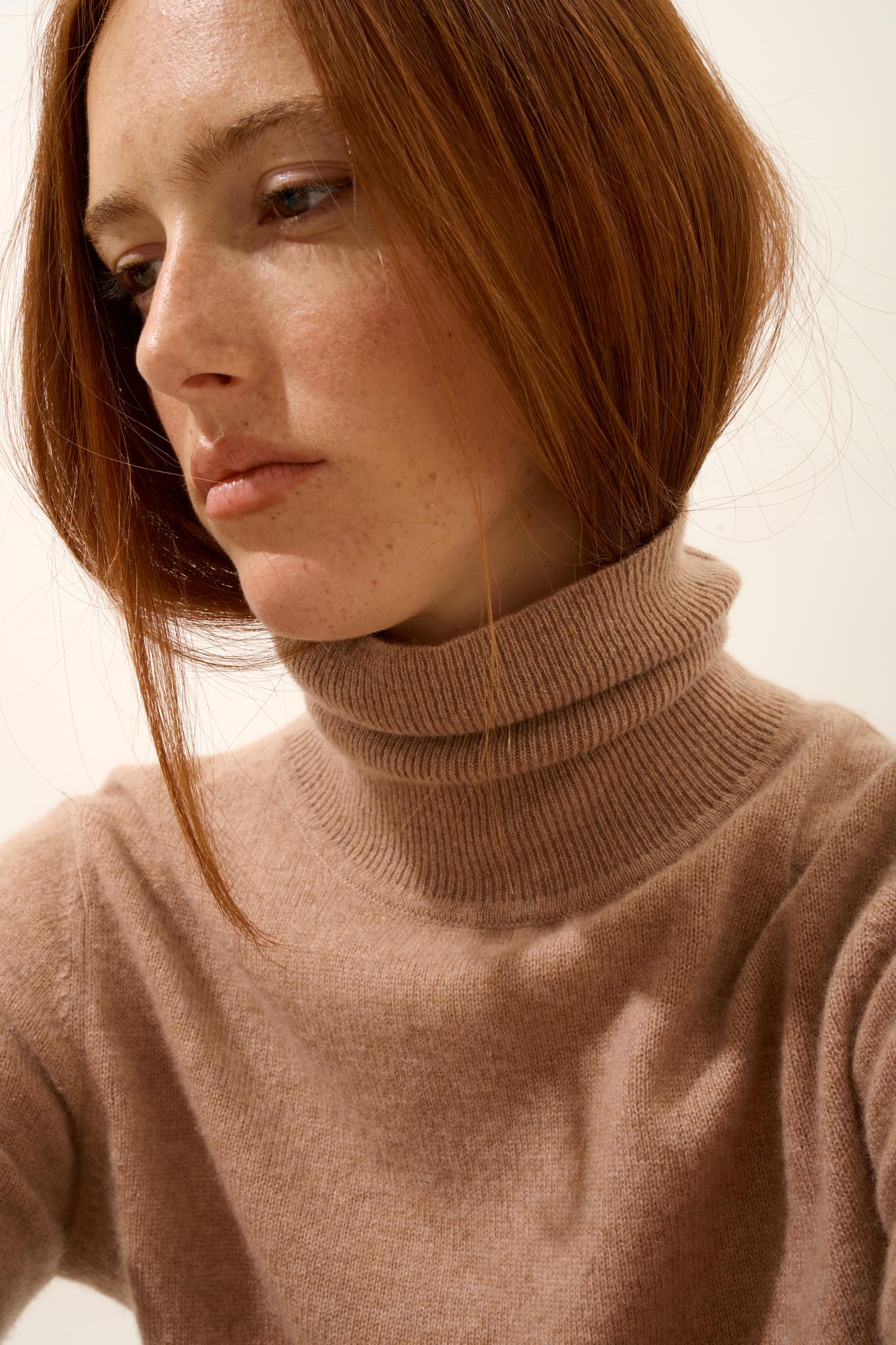 AVA pull col roulé camel chiné