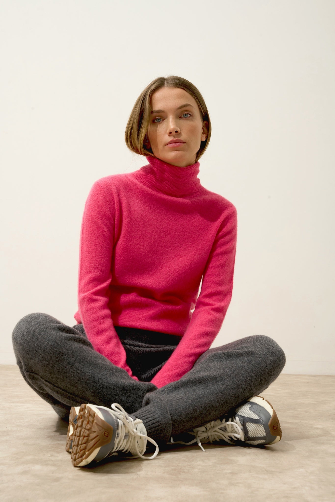 AVA pull col roulé fraise