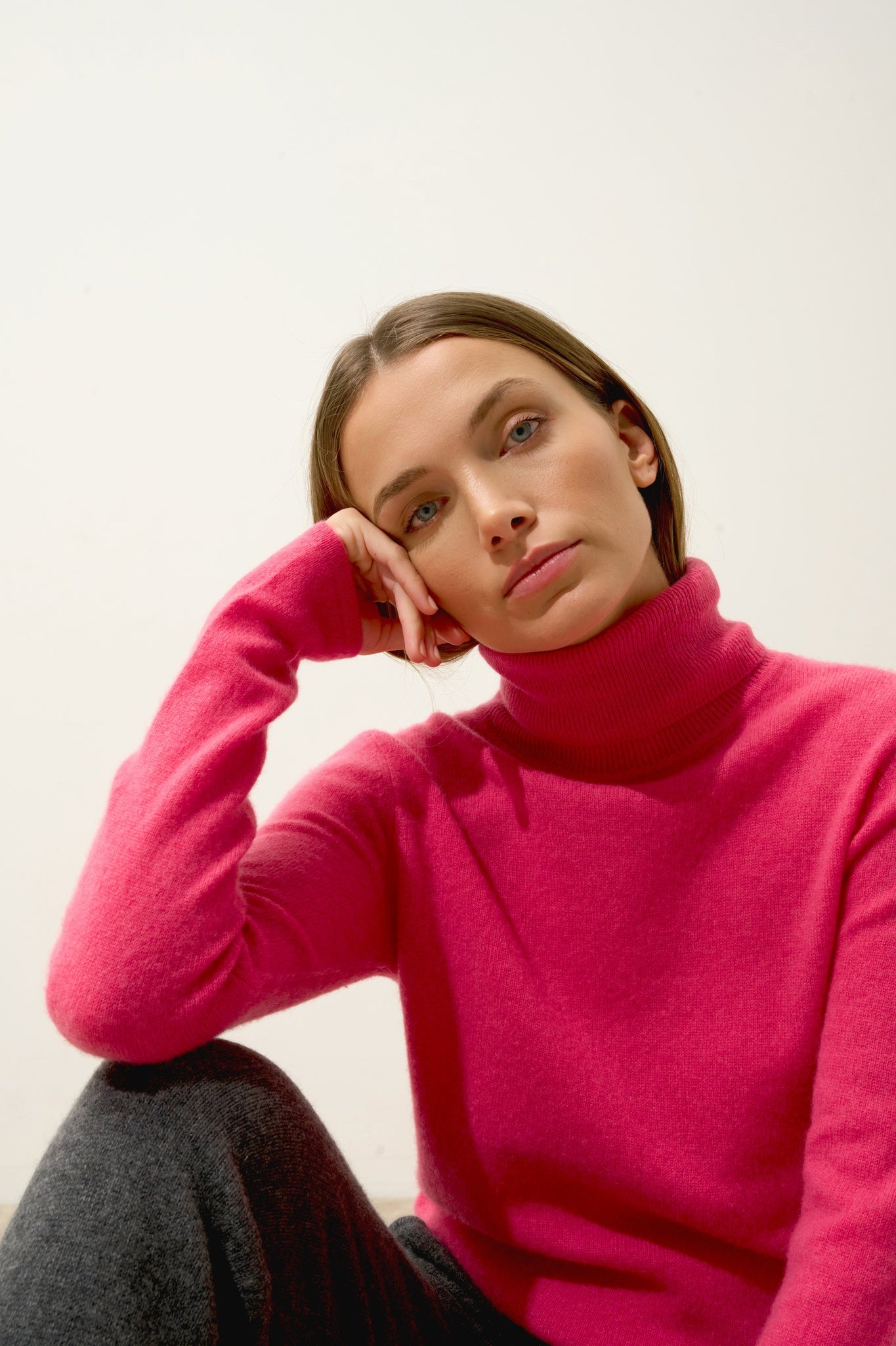 AVA pull col roulé fraise