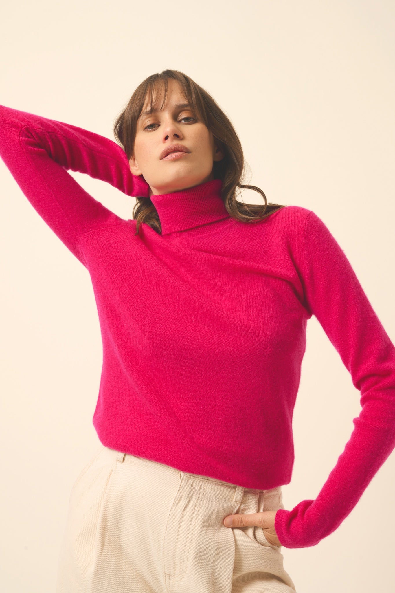 AVA pull col roulé fuchsia