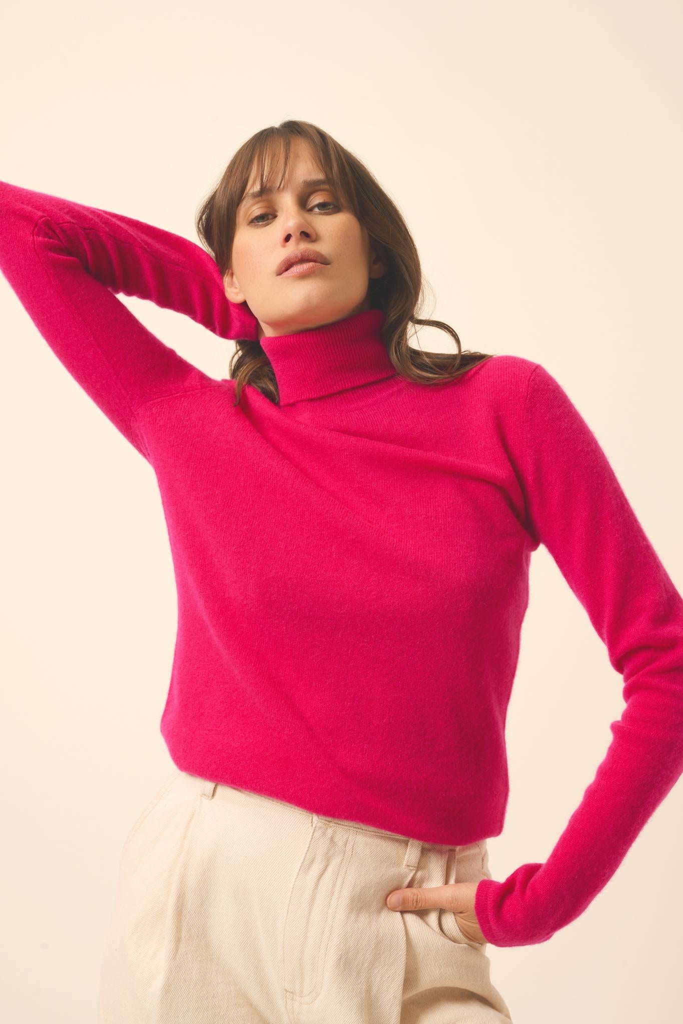 AVA pull col roulé fuchsia