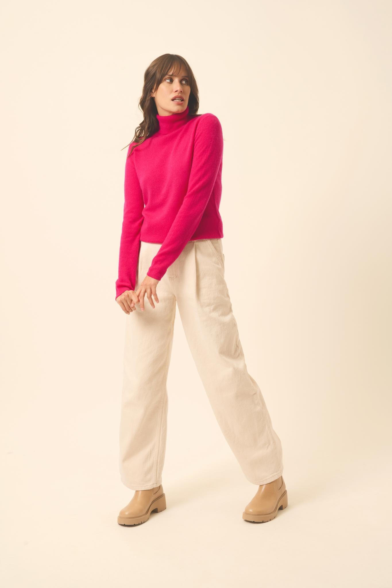 AVA pull col roulé fuchsia