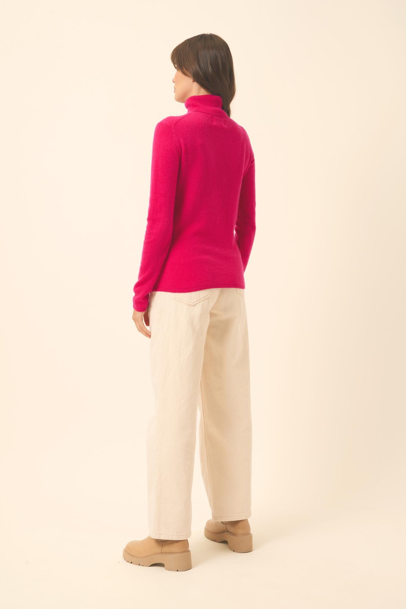 AVA pull col roulé fuchsia