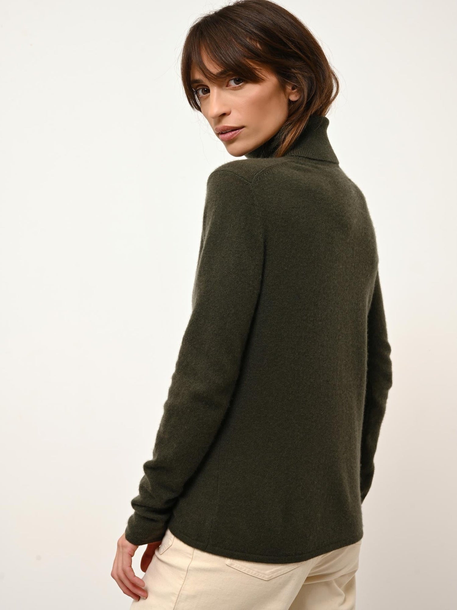 AVA pull col roulé kaki