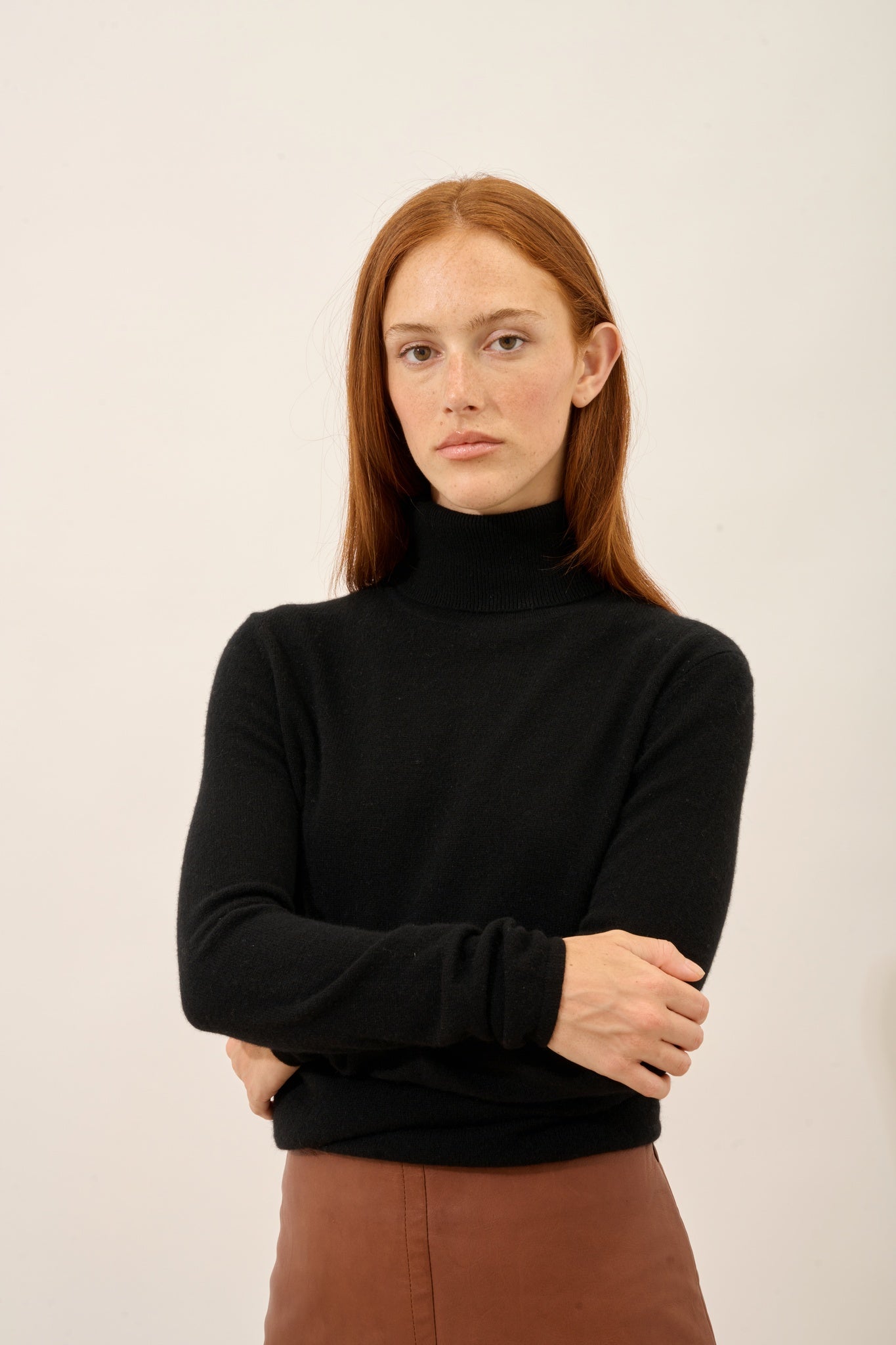 AVA pull col roulé noir