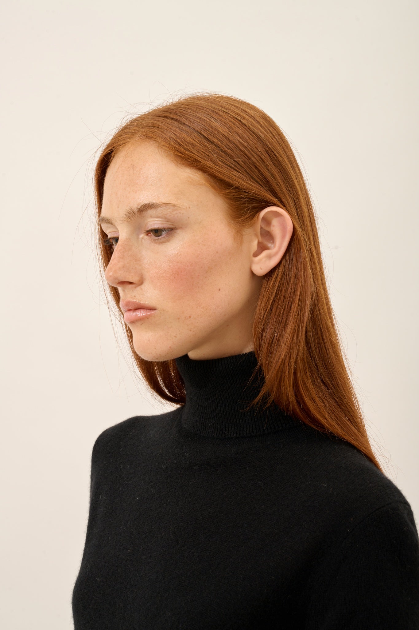 AVA pull col roulé noir