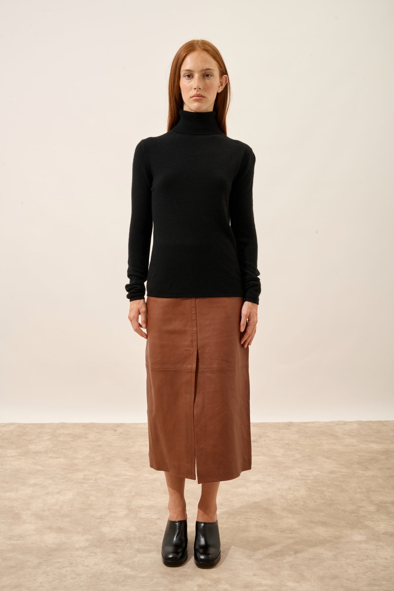 AVA pull col roulé noir