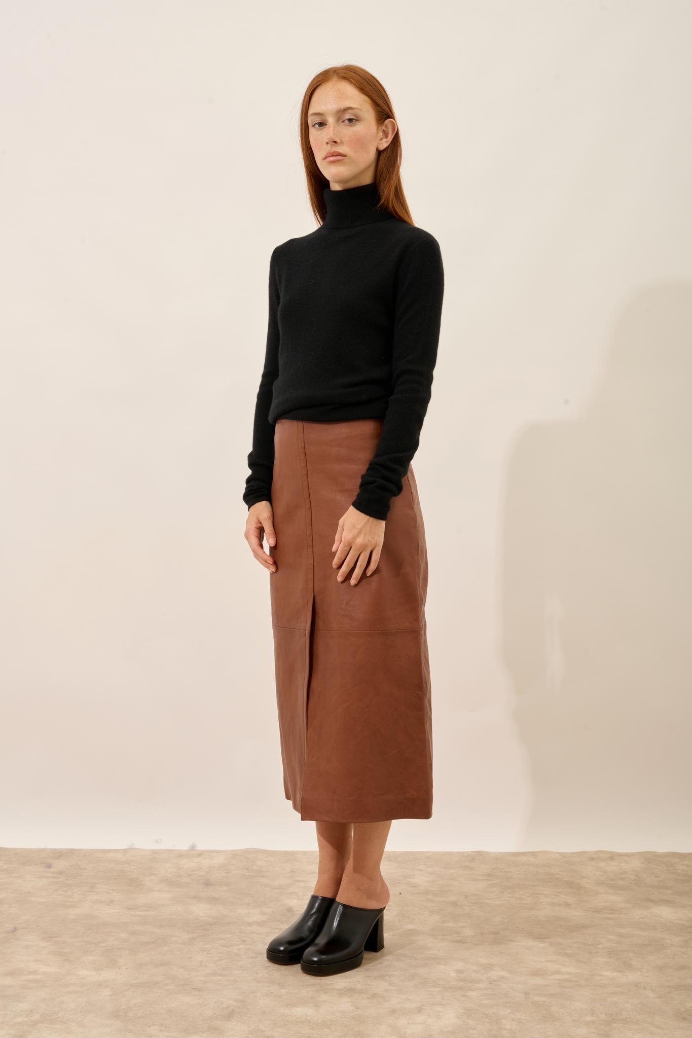 AVA pull col roulé noir