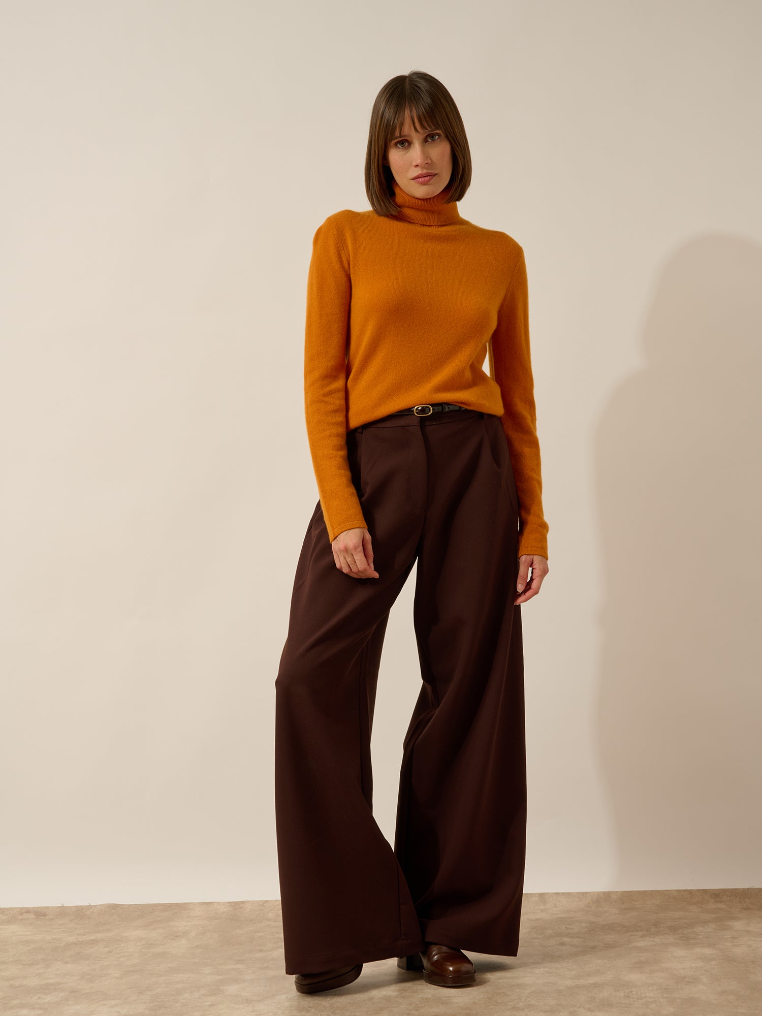 AVA pull col roulé ocre