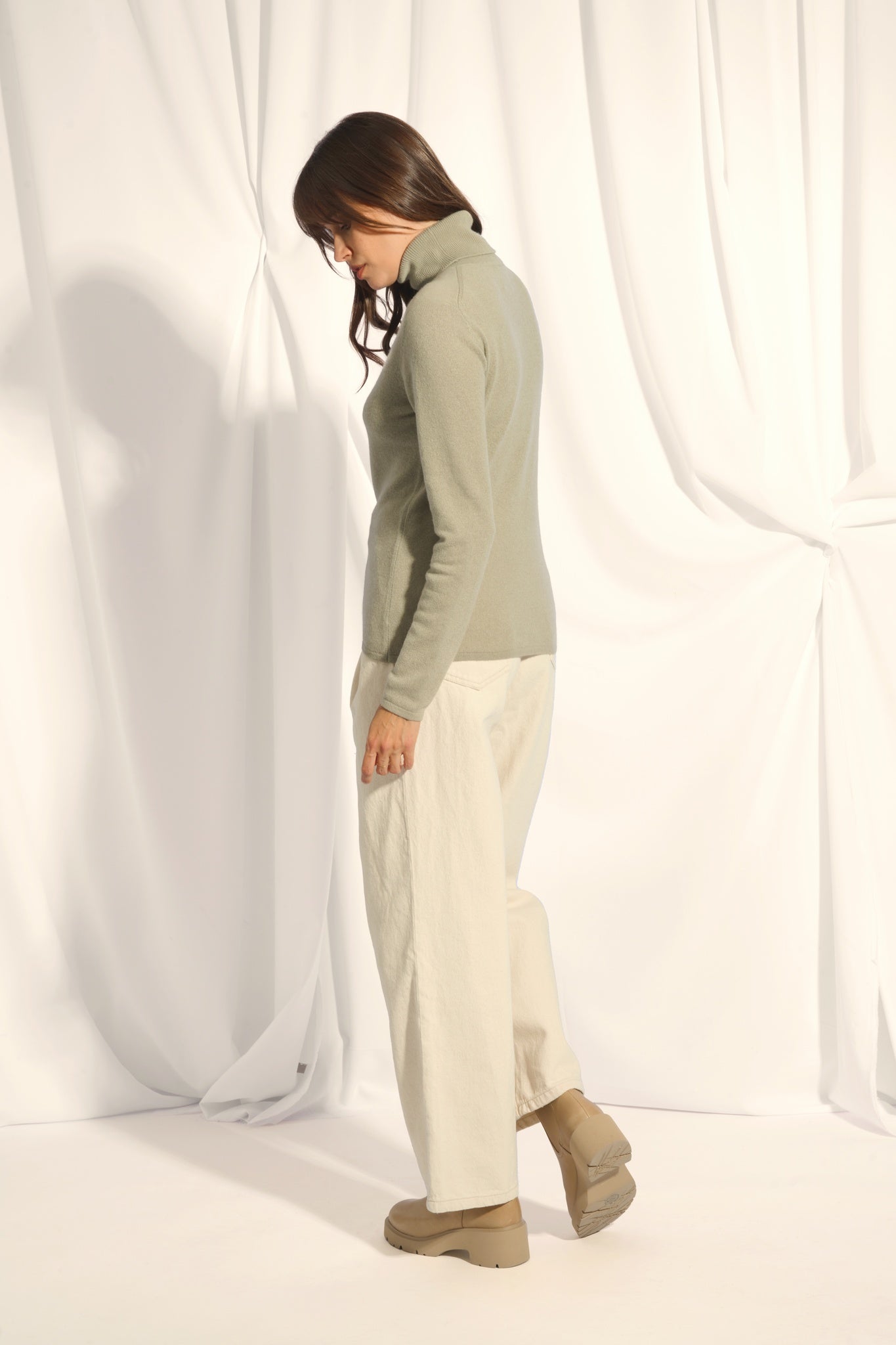 AVA pull col roulé olive