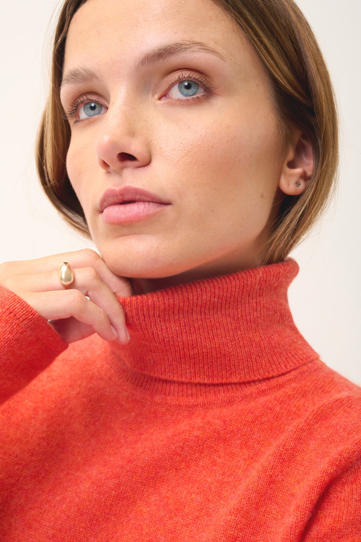 AVA pull col roulé orange chiné