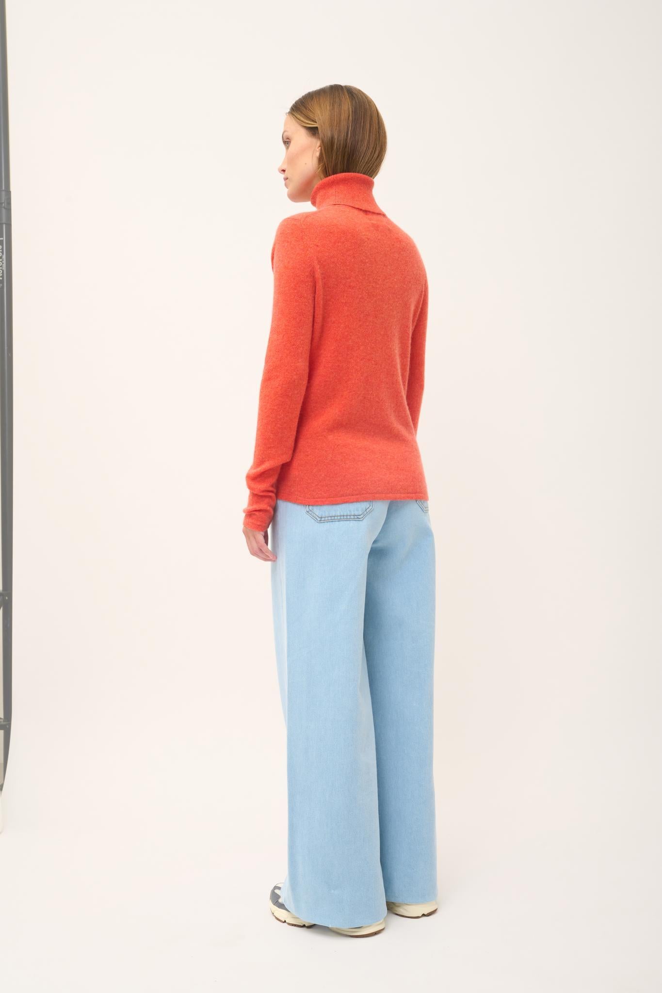 AVA pull col roulé orange chiné