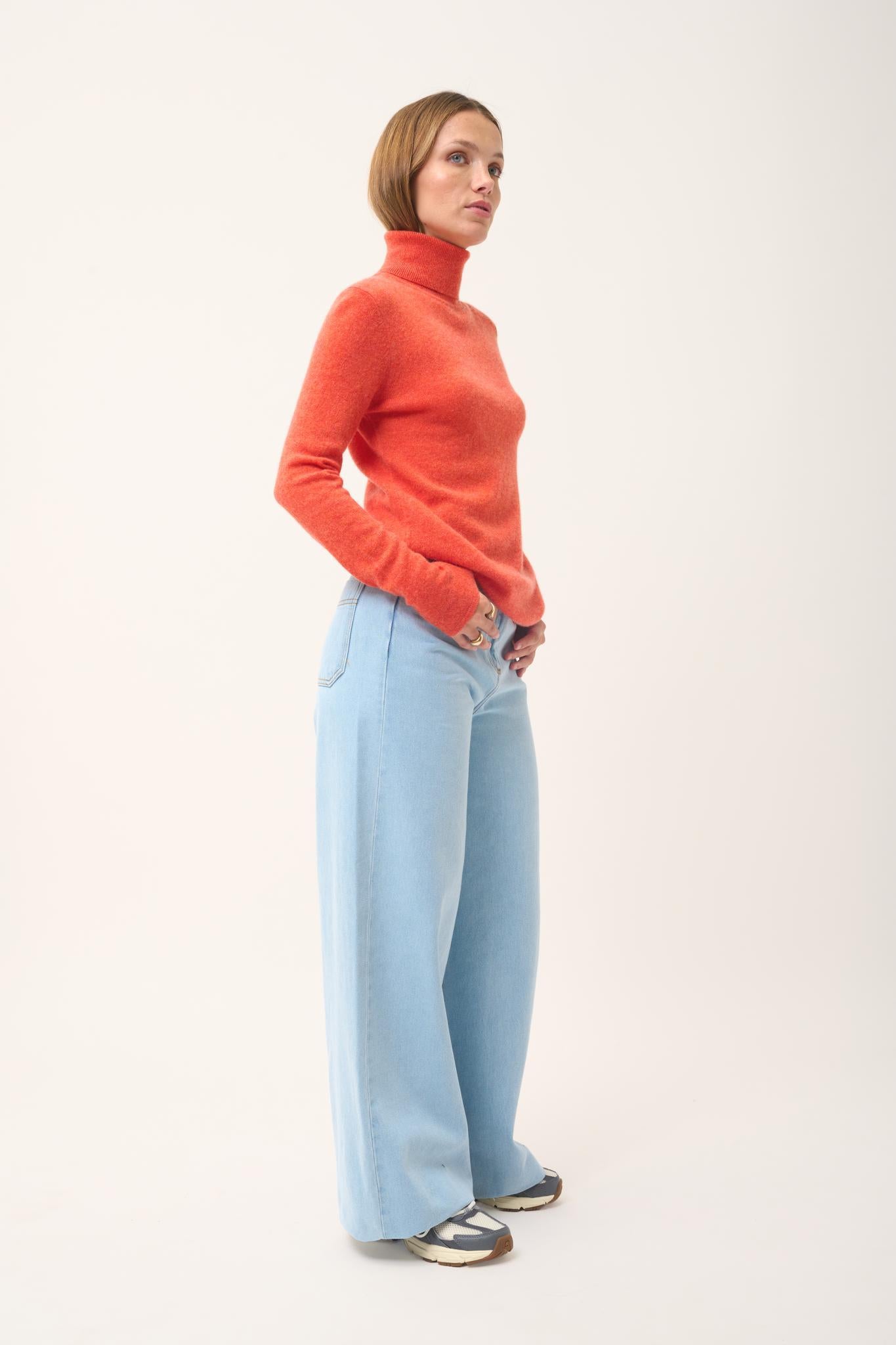 AVA pull col roulé orange chiné