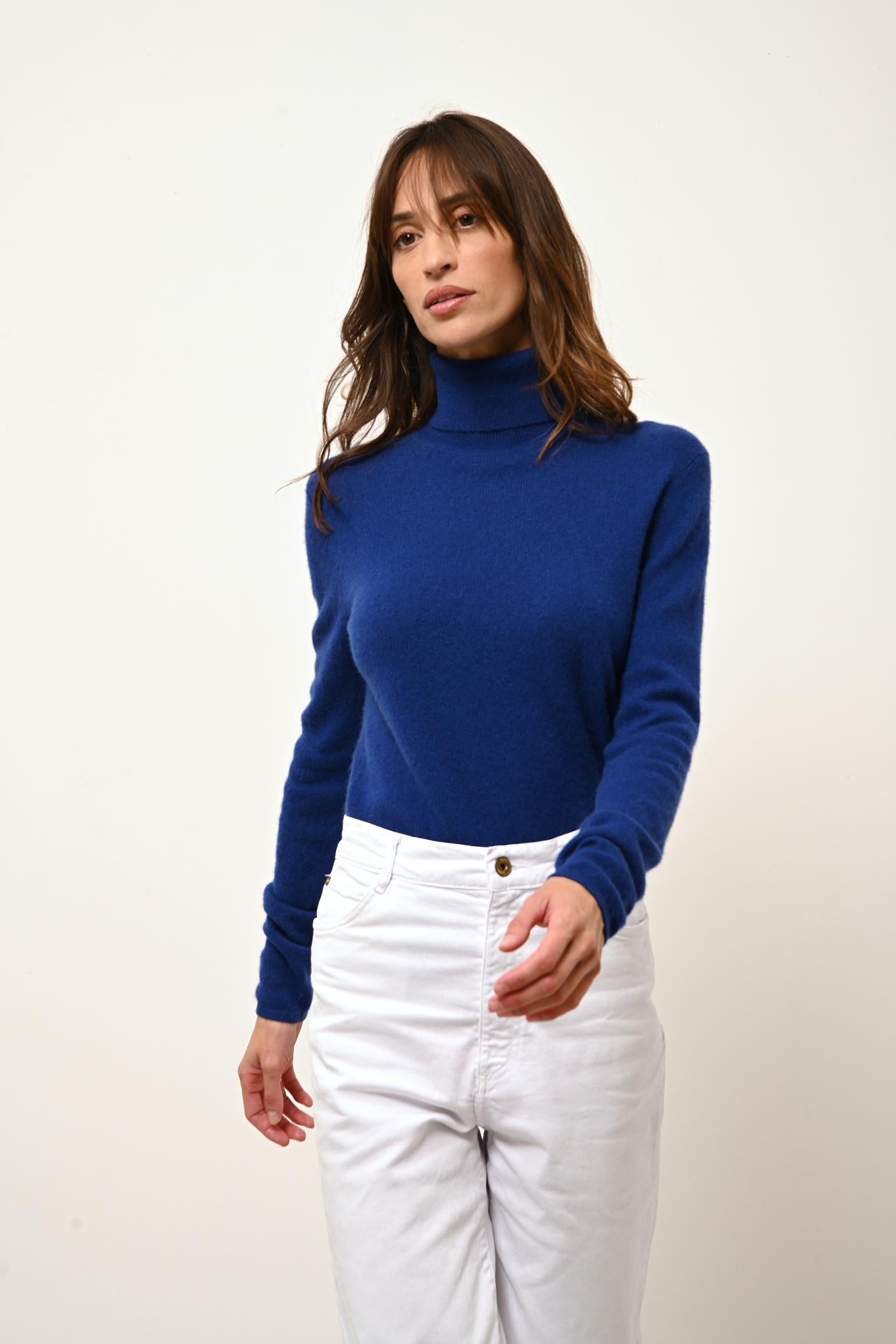 AVA pull col roulé outremer