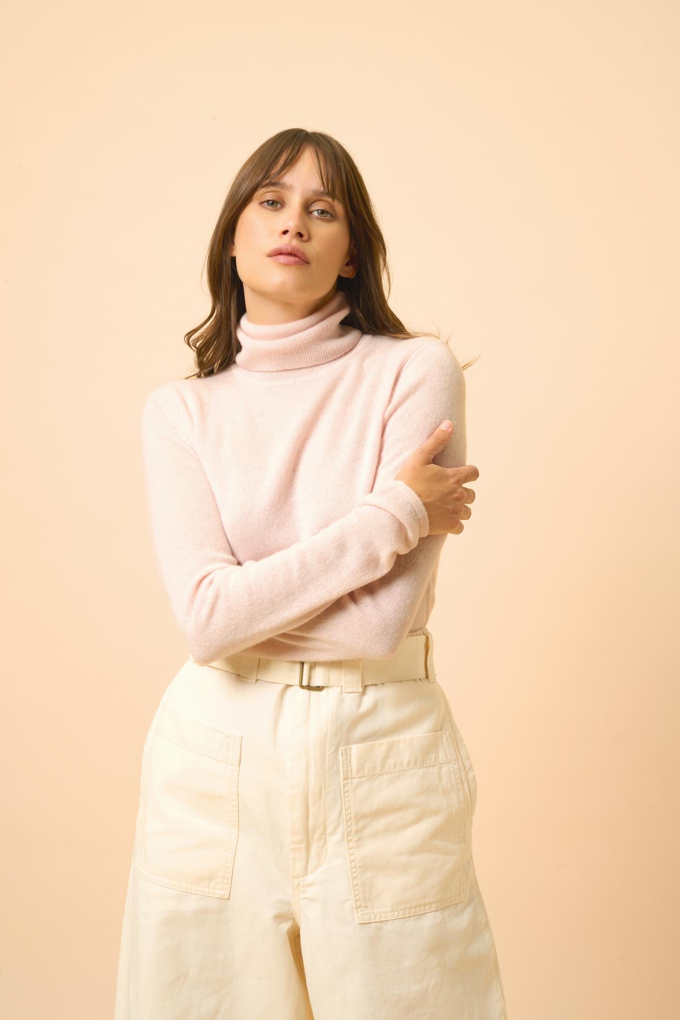 AVA pull col roulé poudre