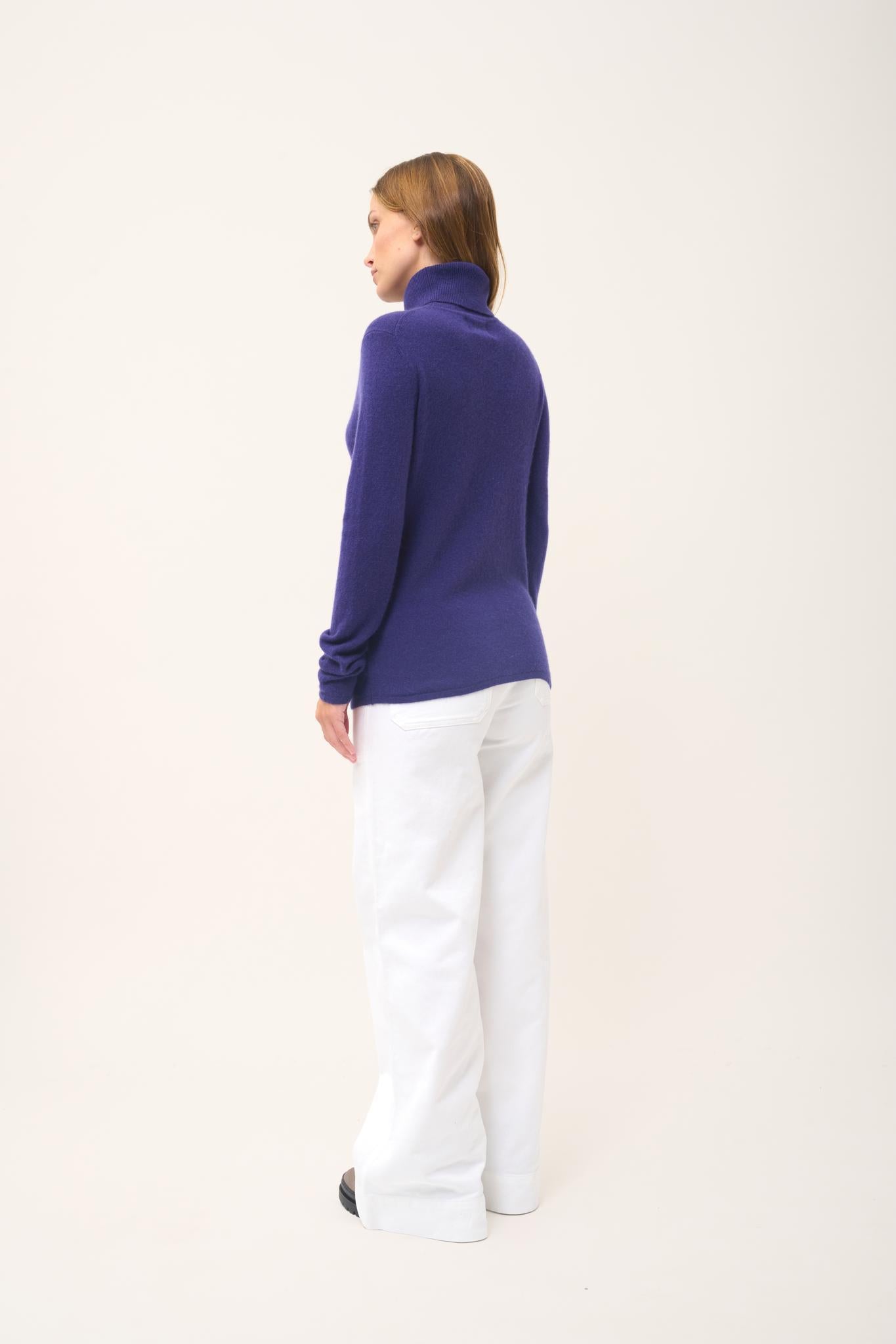 AVA pull col roulé purple