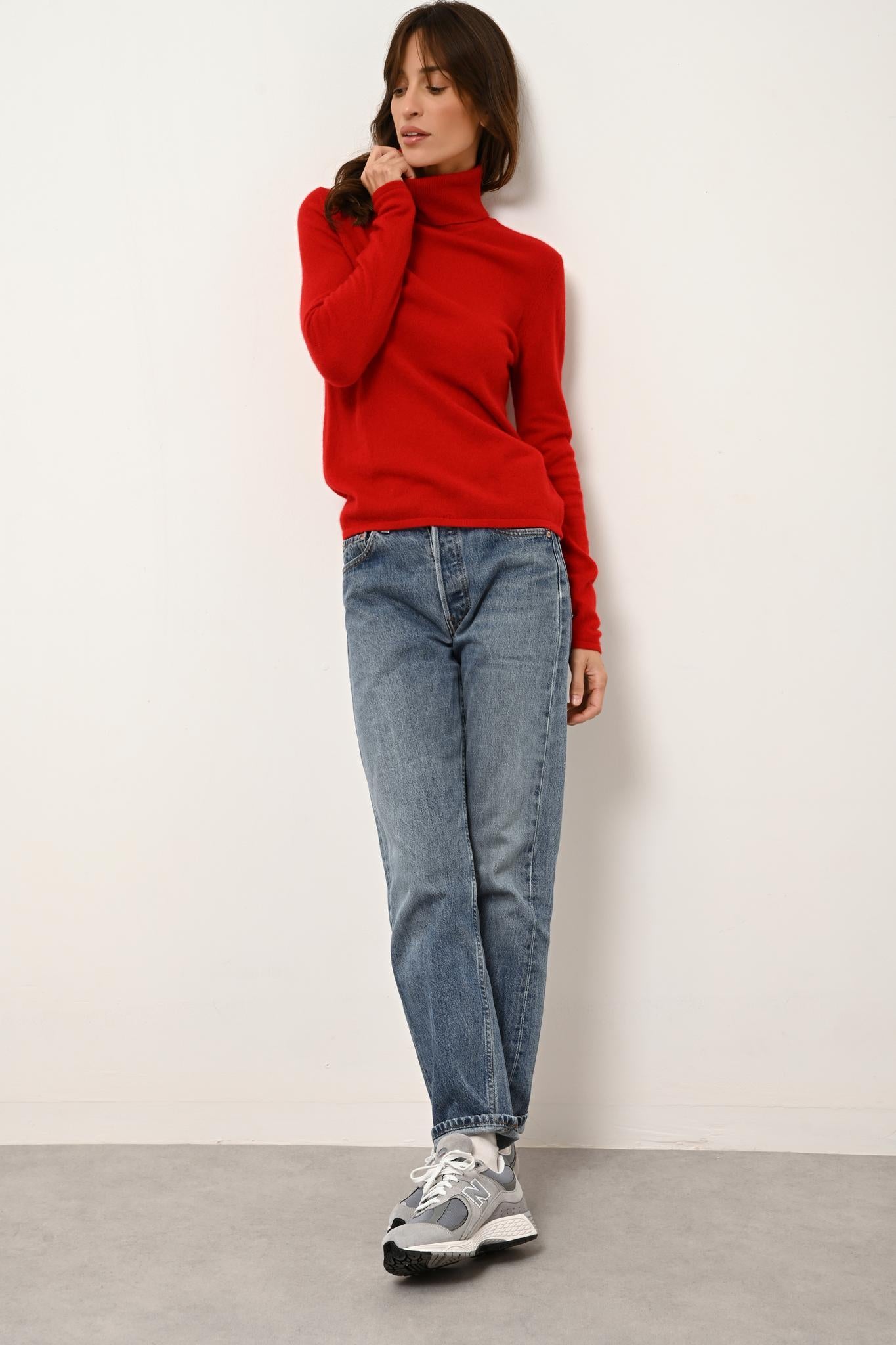 AVA pull col roulé rouge