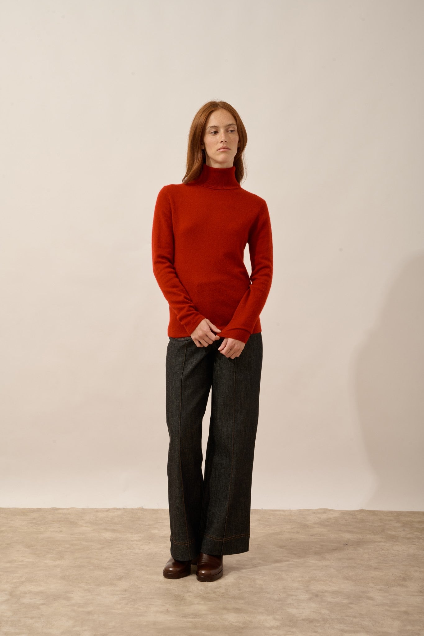 ava pull col roulé rubis