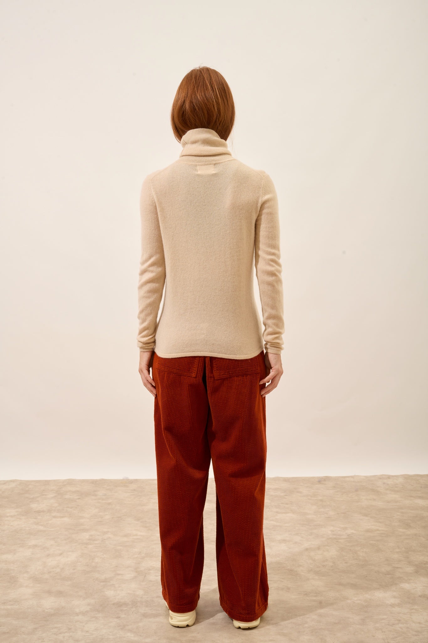 AVA pull col roulé sable