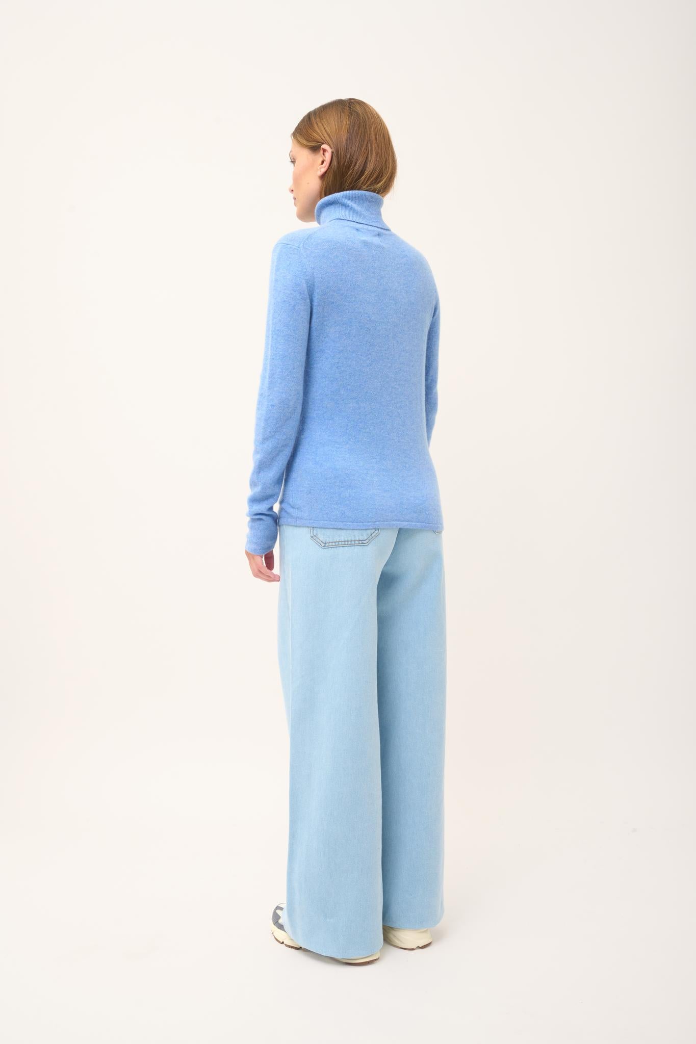 AVA pull col roulé sky