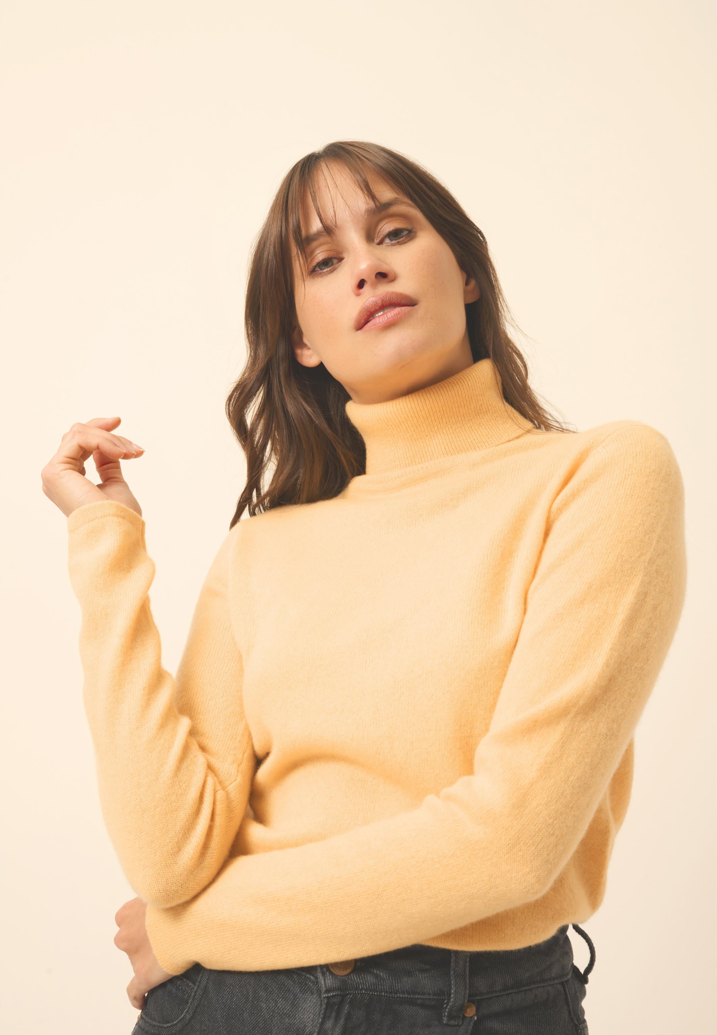 AVA vanilla turtleneck sweater 100% cashmere