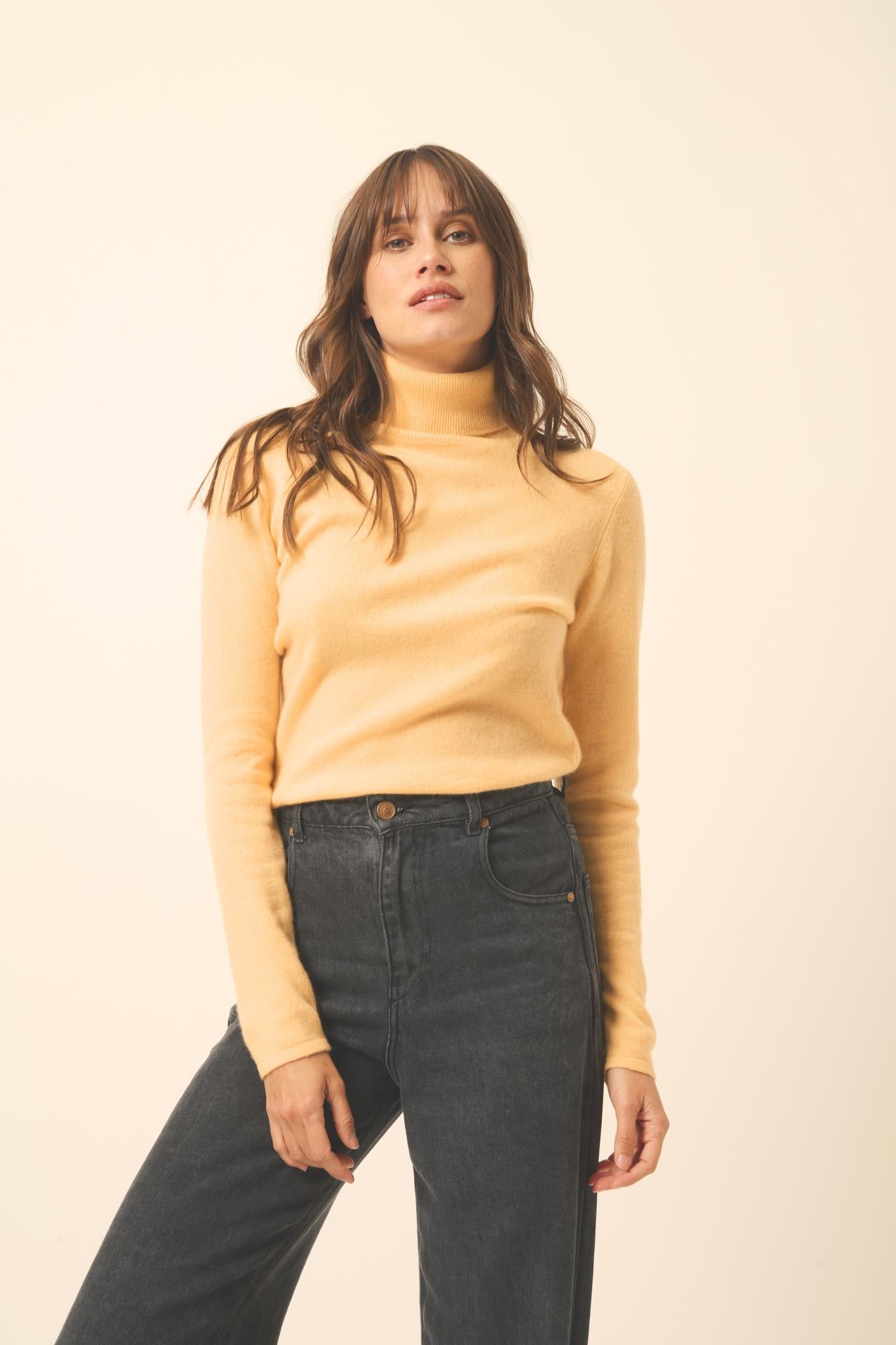 AVA pull col roulé vanille