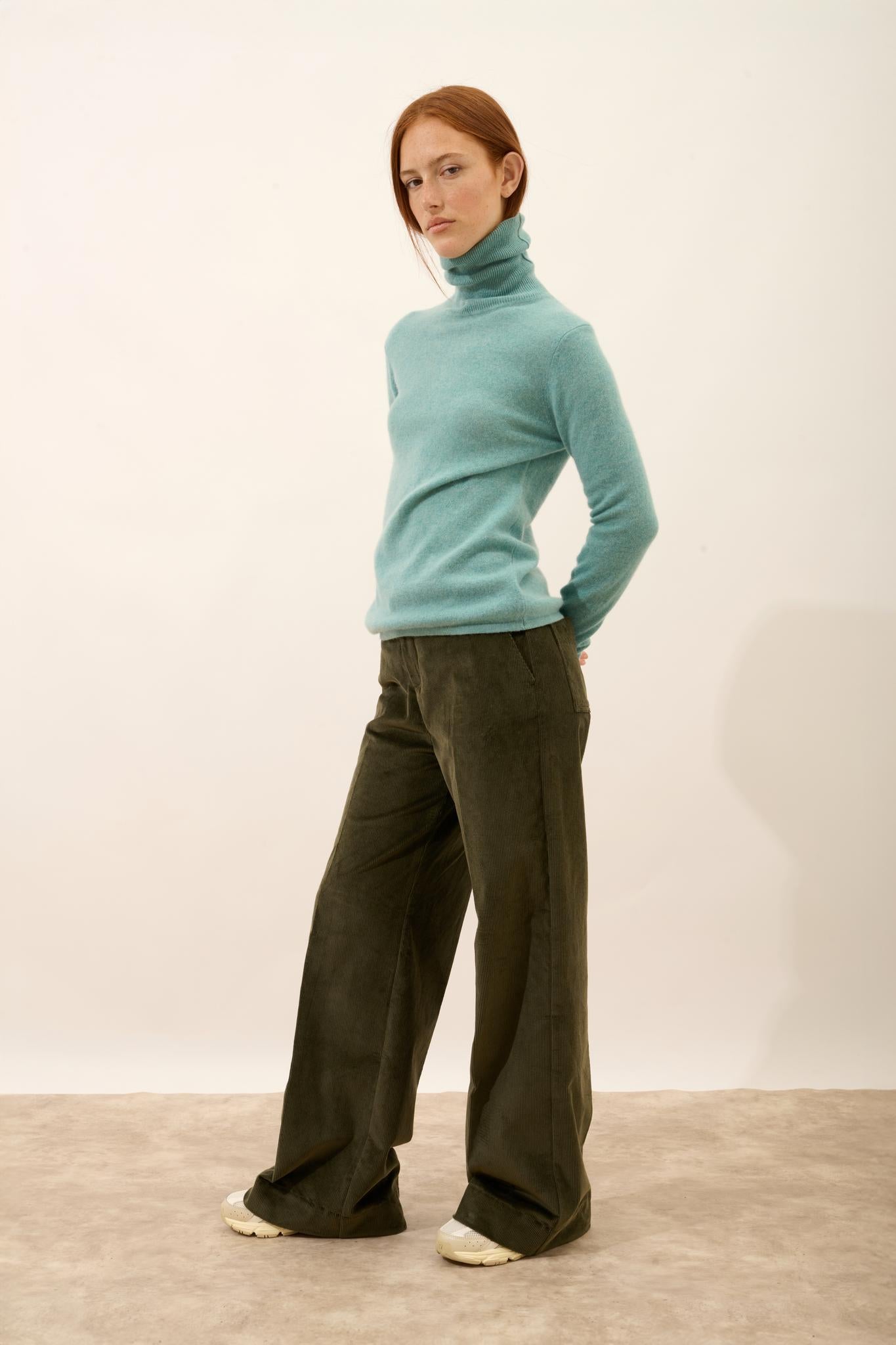 AVA pull col roulé vert chiné