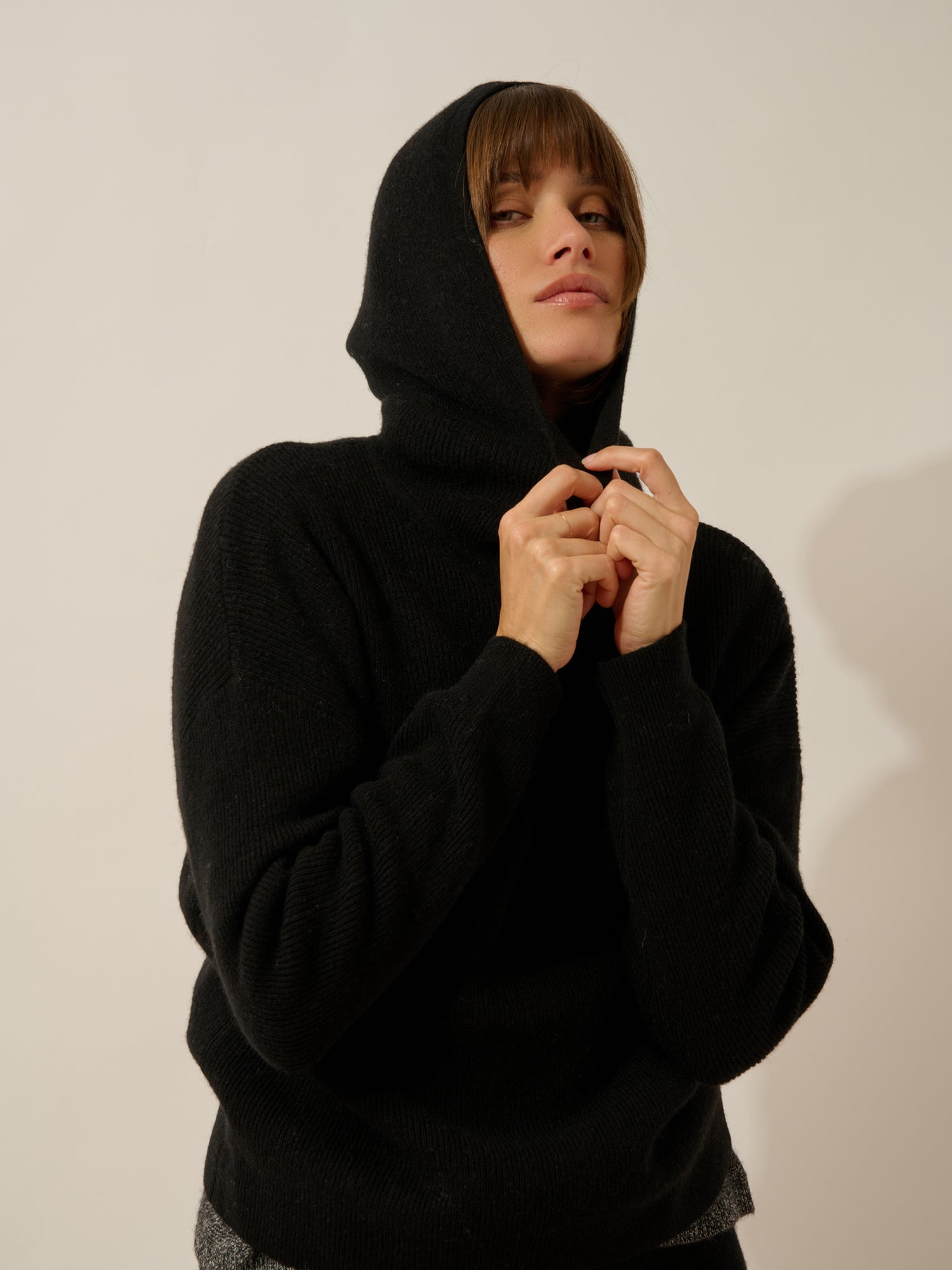 BEELE pull capuche noir