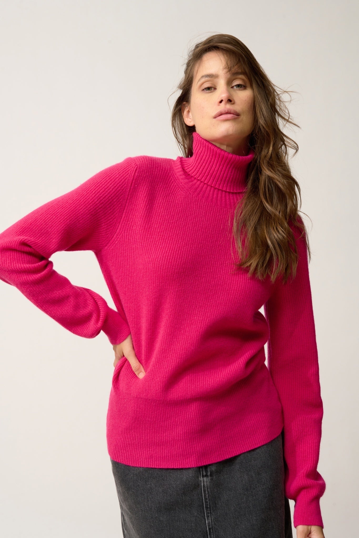 BILLY pull col roulé fuchsia
