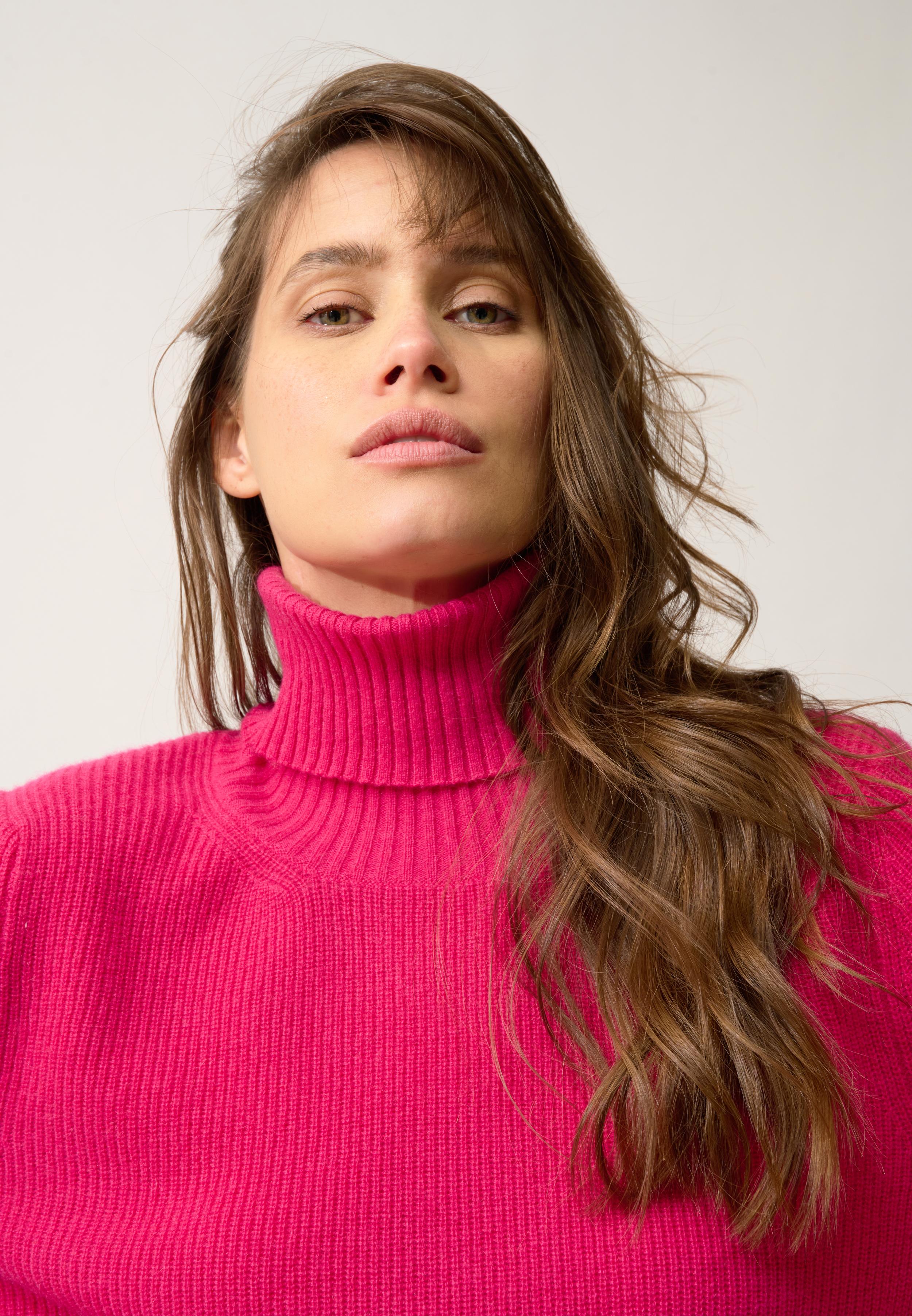 BILLY fuchsia turtleneck sweater