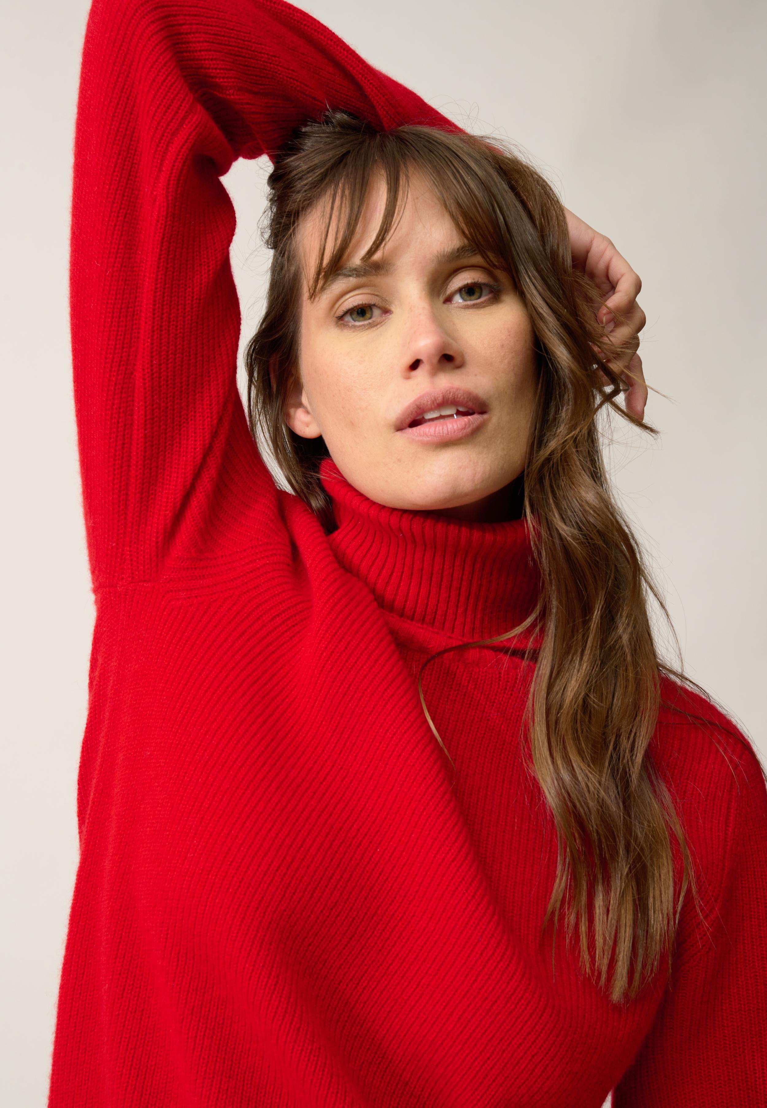BILLY red turtleneck sweater