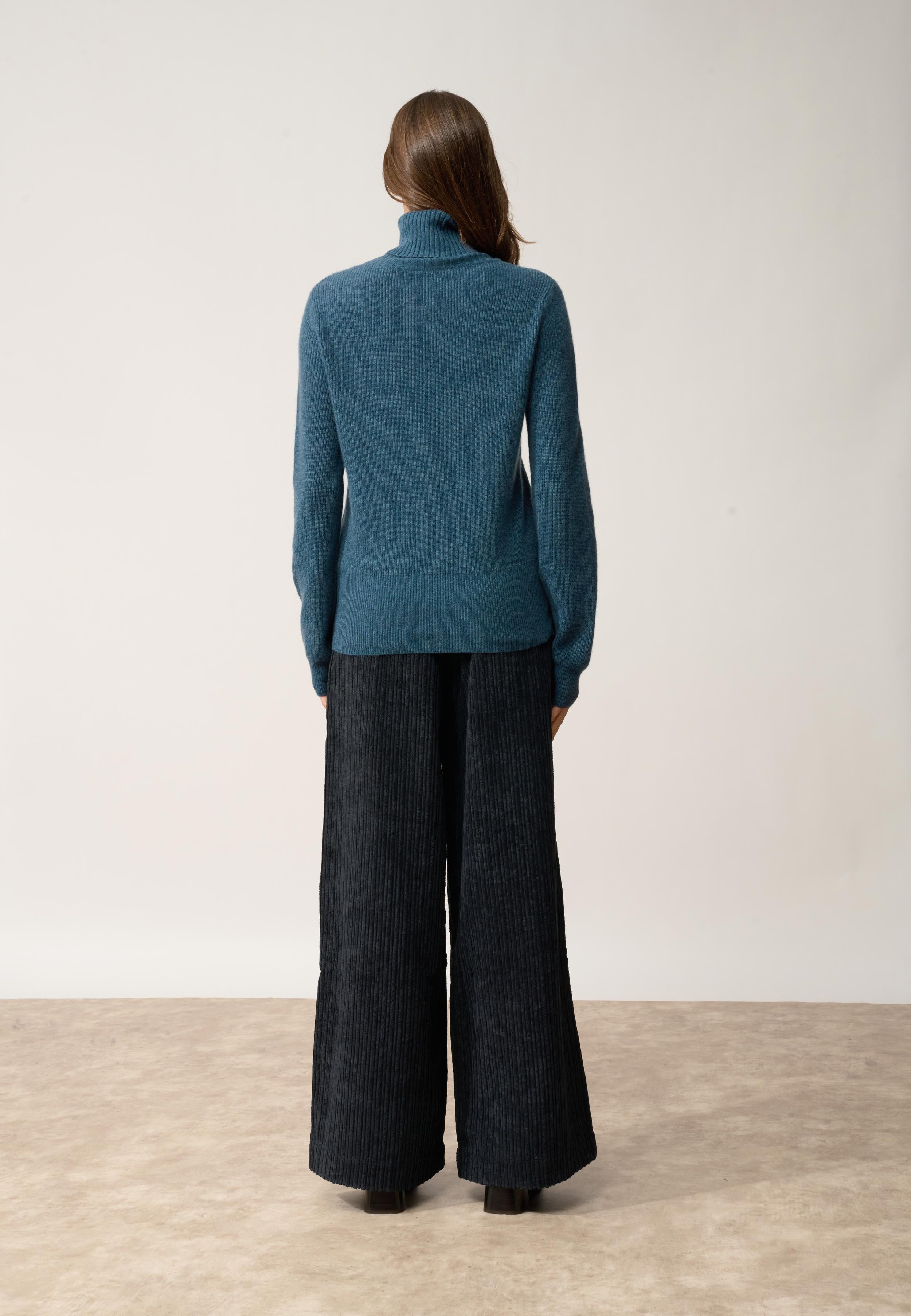 BILLY duck green turtleneck sweater