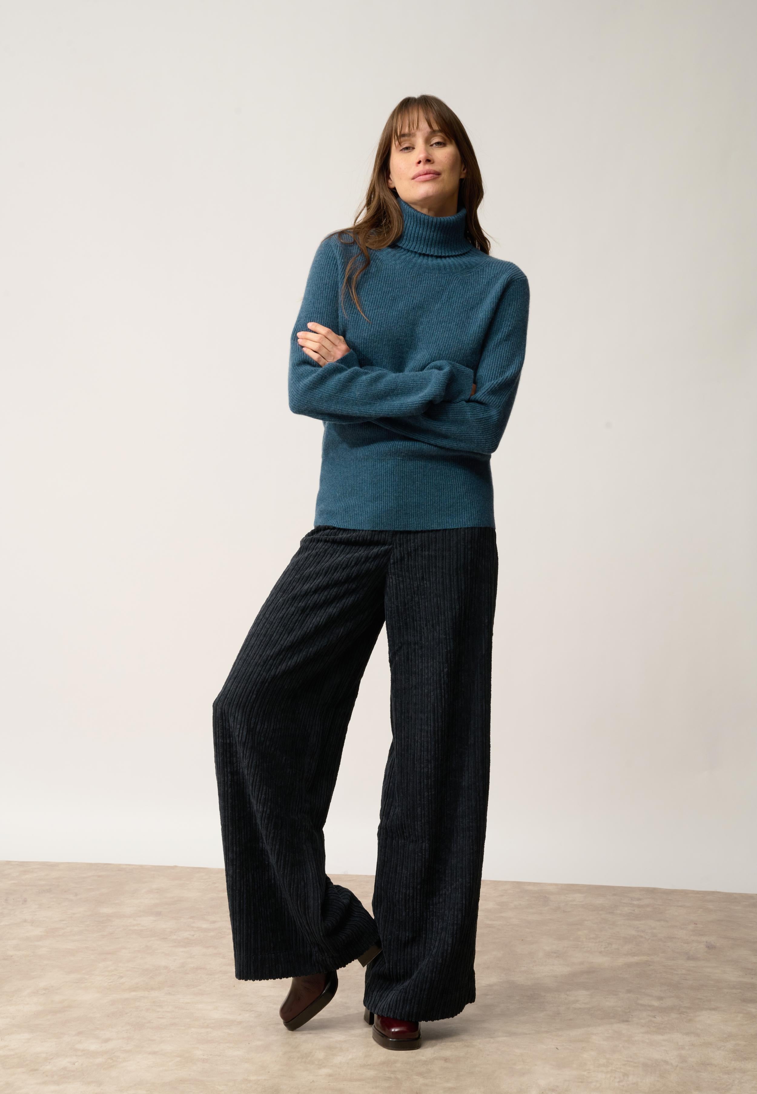 BILLY duck green turtleneck sweater