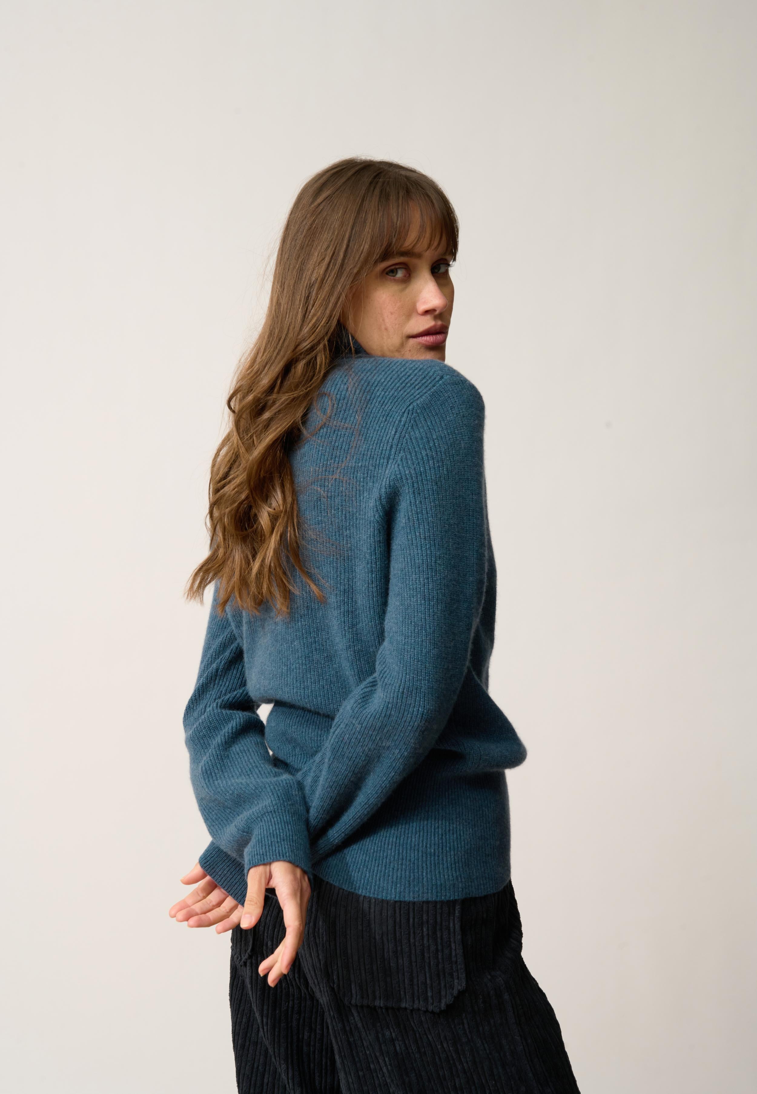 BILLY duck green turtleneck sweater