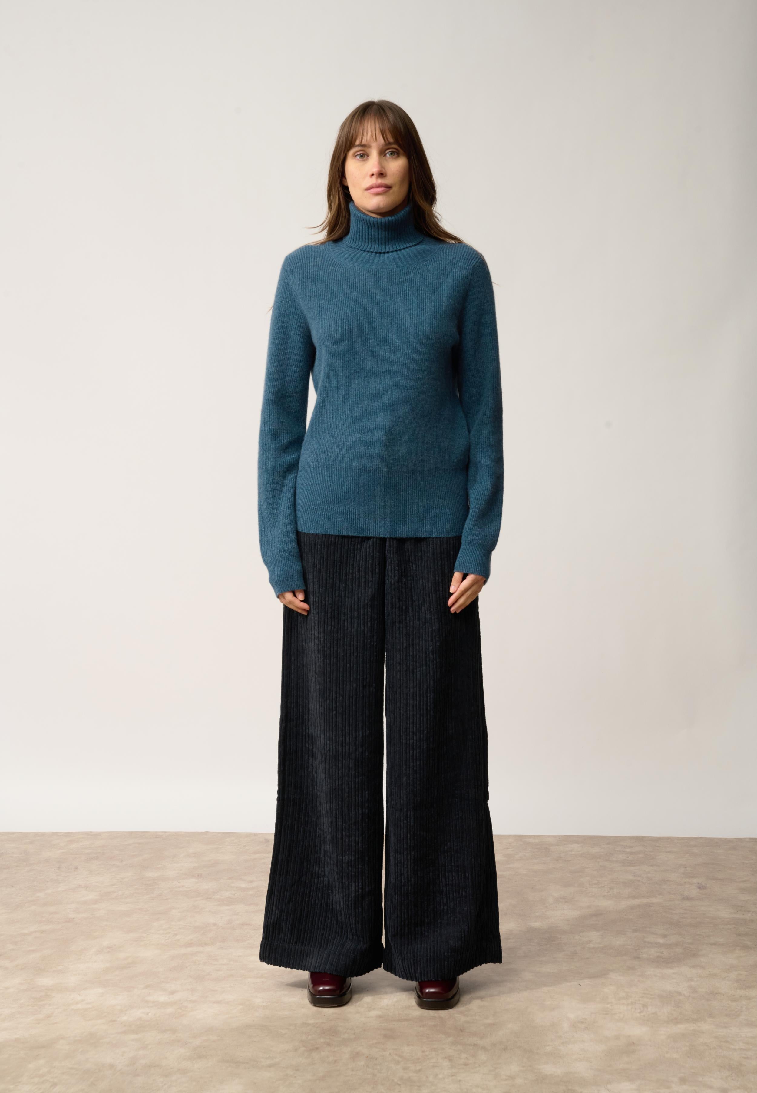 BILLY duck green turtleneck sweater