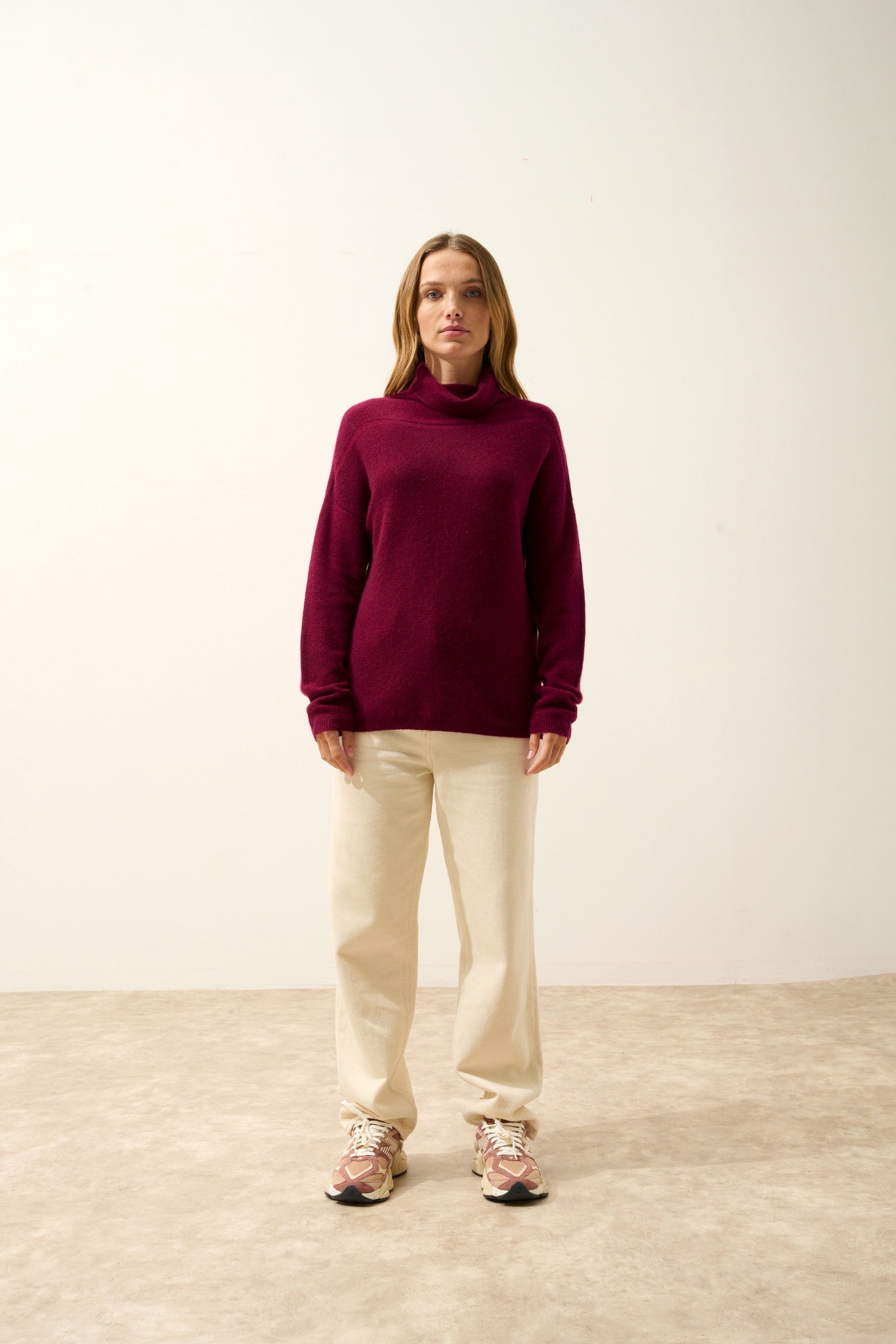 BLANTYRE burgundy turtleneck sweater
