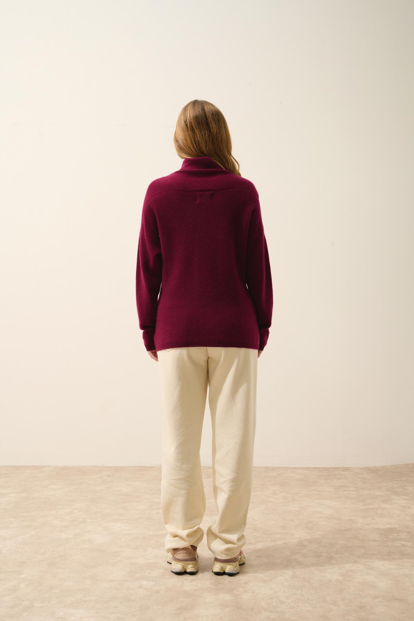 BLANTYRE pull col roulé bordeaux