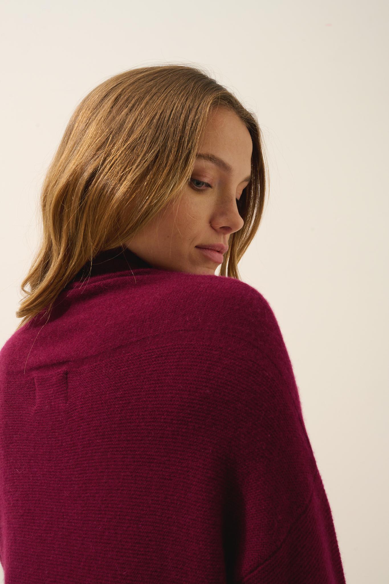 BLANTYRE pull col roulé bordeaux