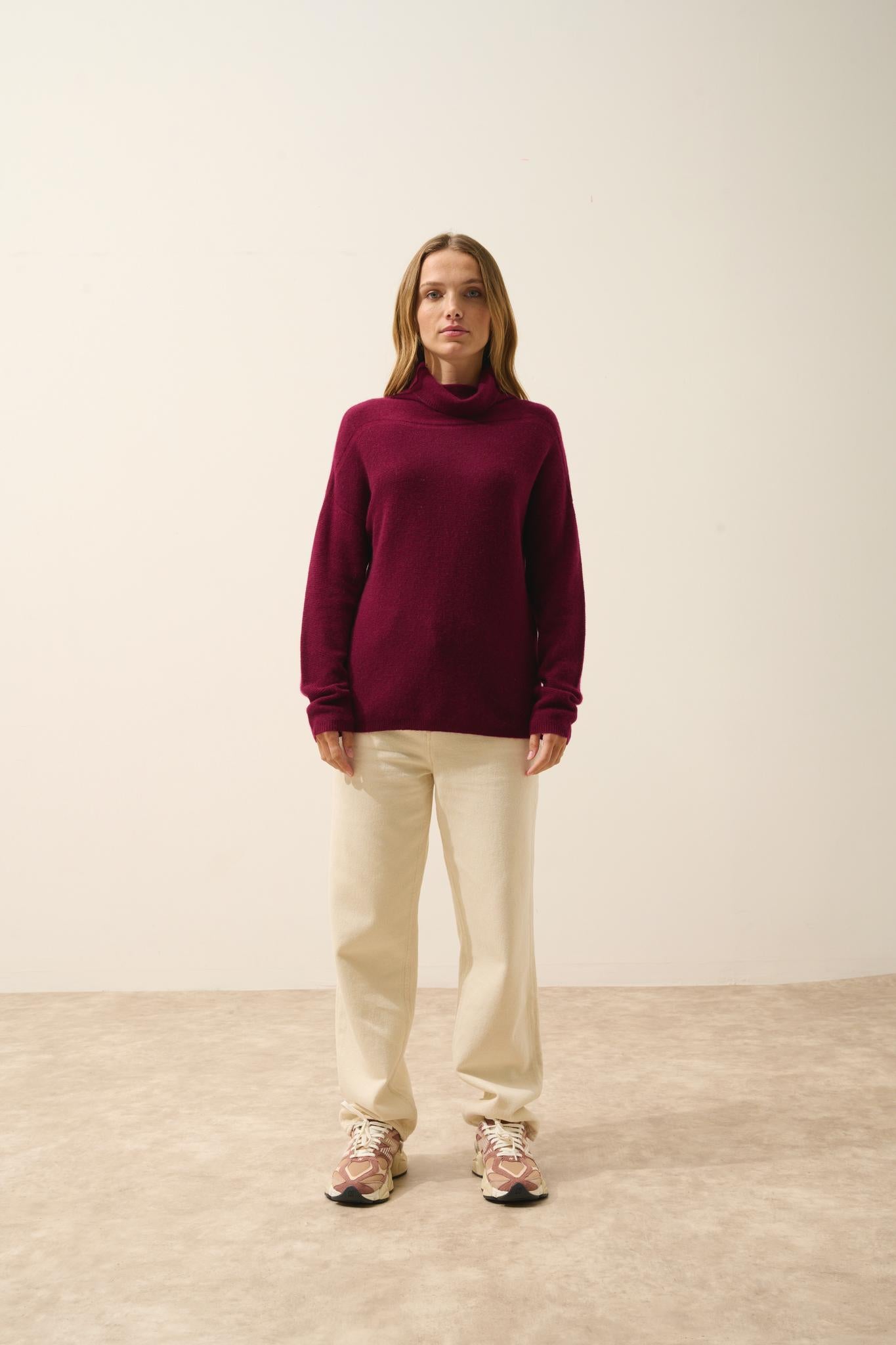 BLANTYRE pull col roulé bordeaux