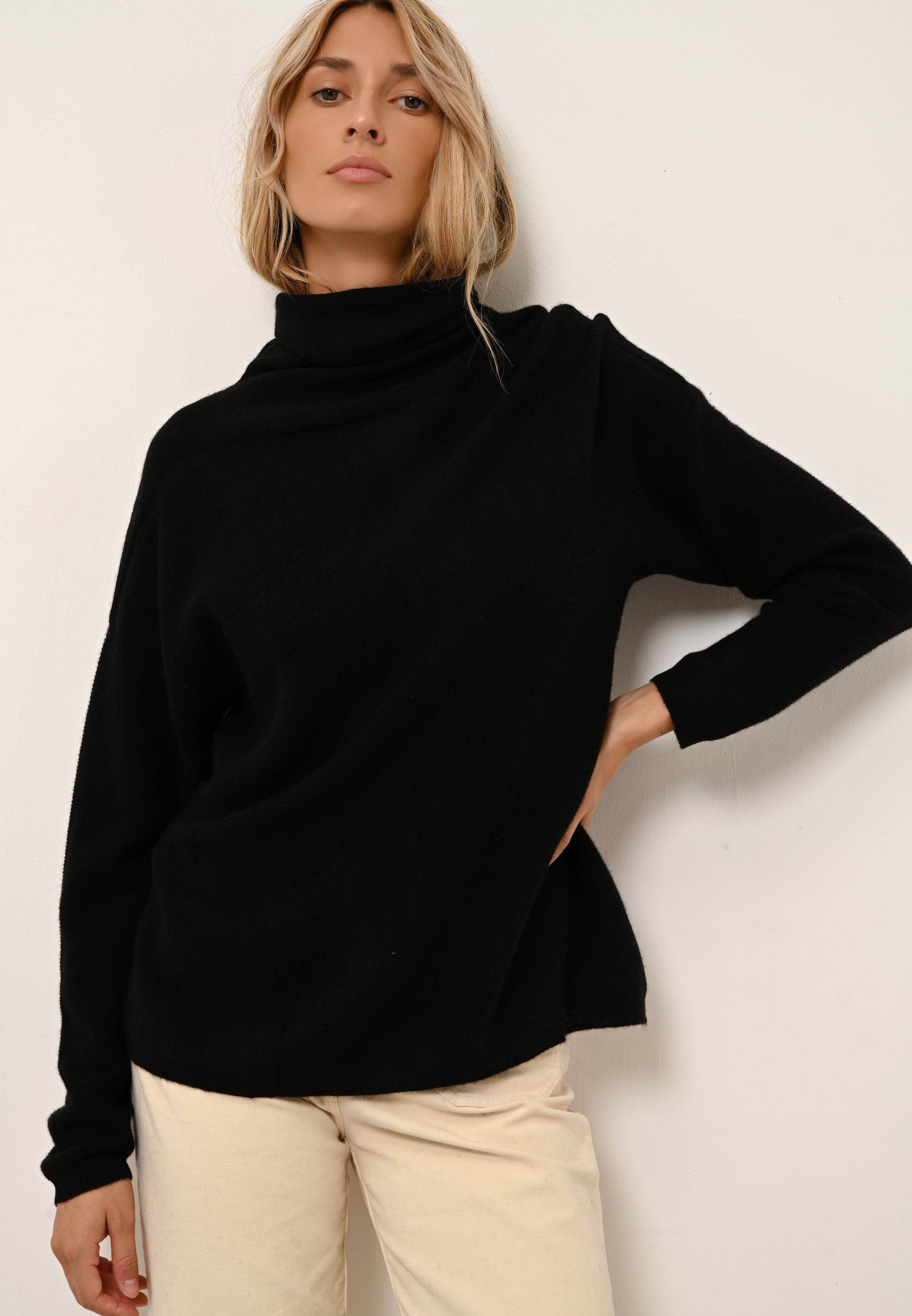 BLANTYRE black turtleneck sweater