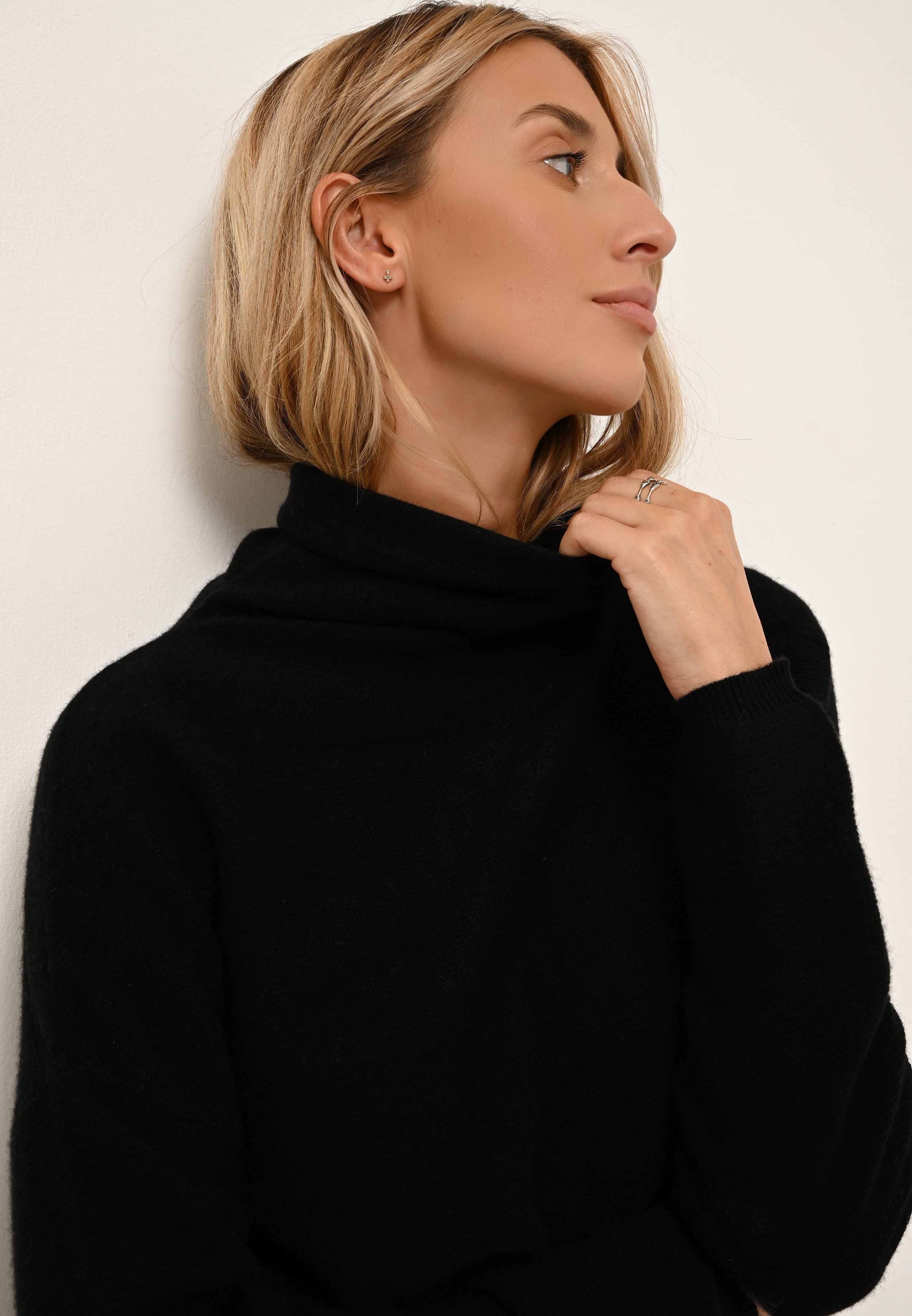 BLANTYRE black turtleneck sweater