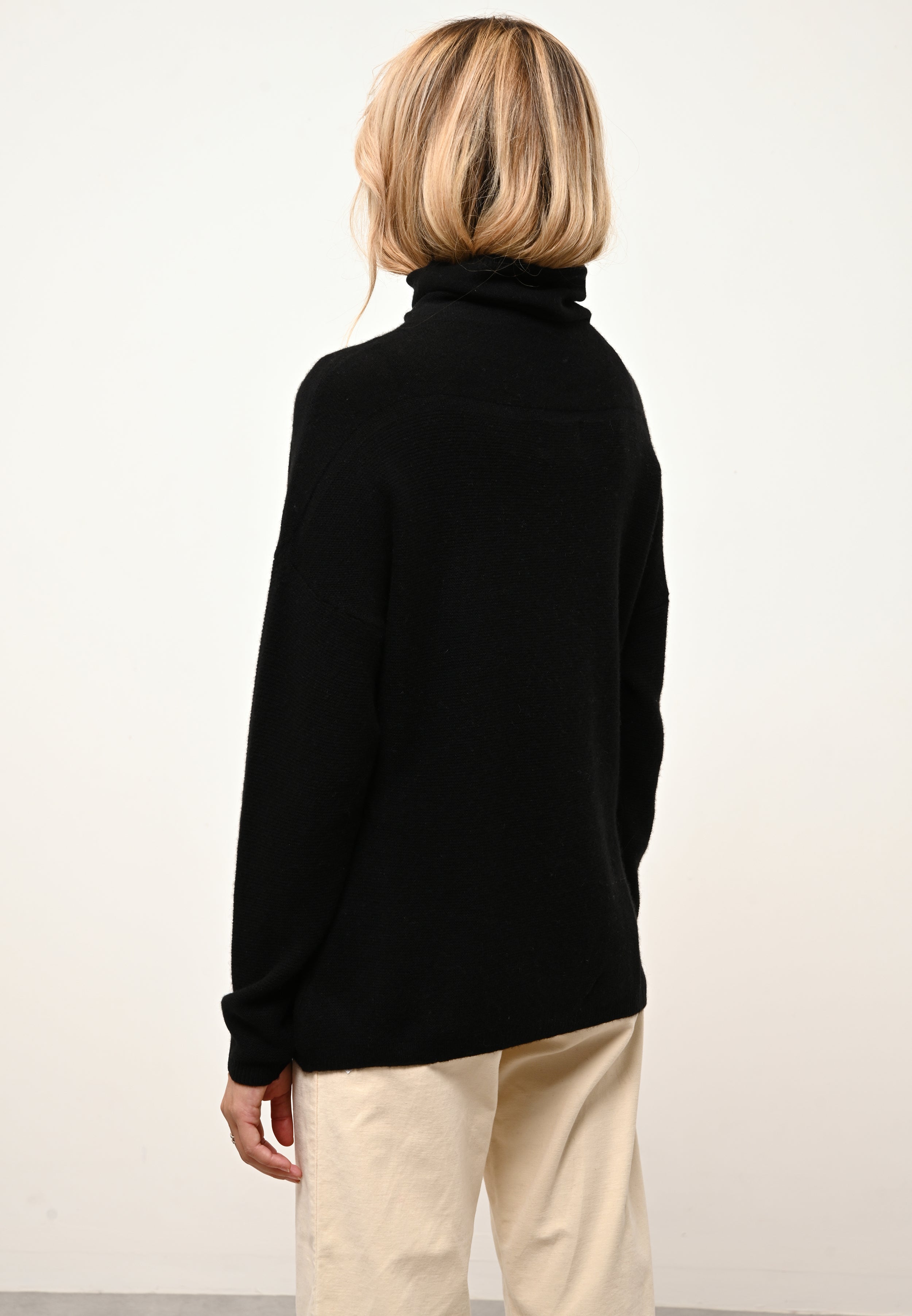 BLANTYRE black turtleneck sweater