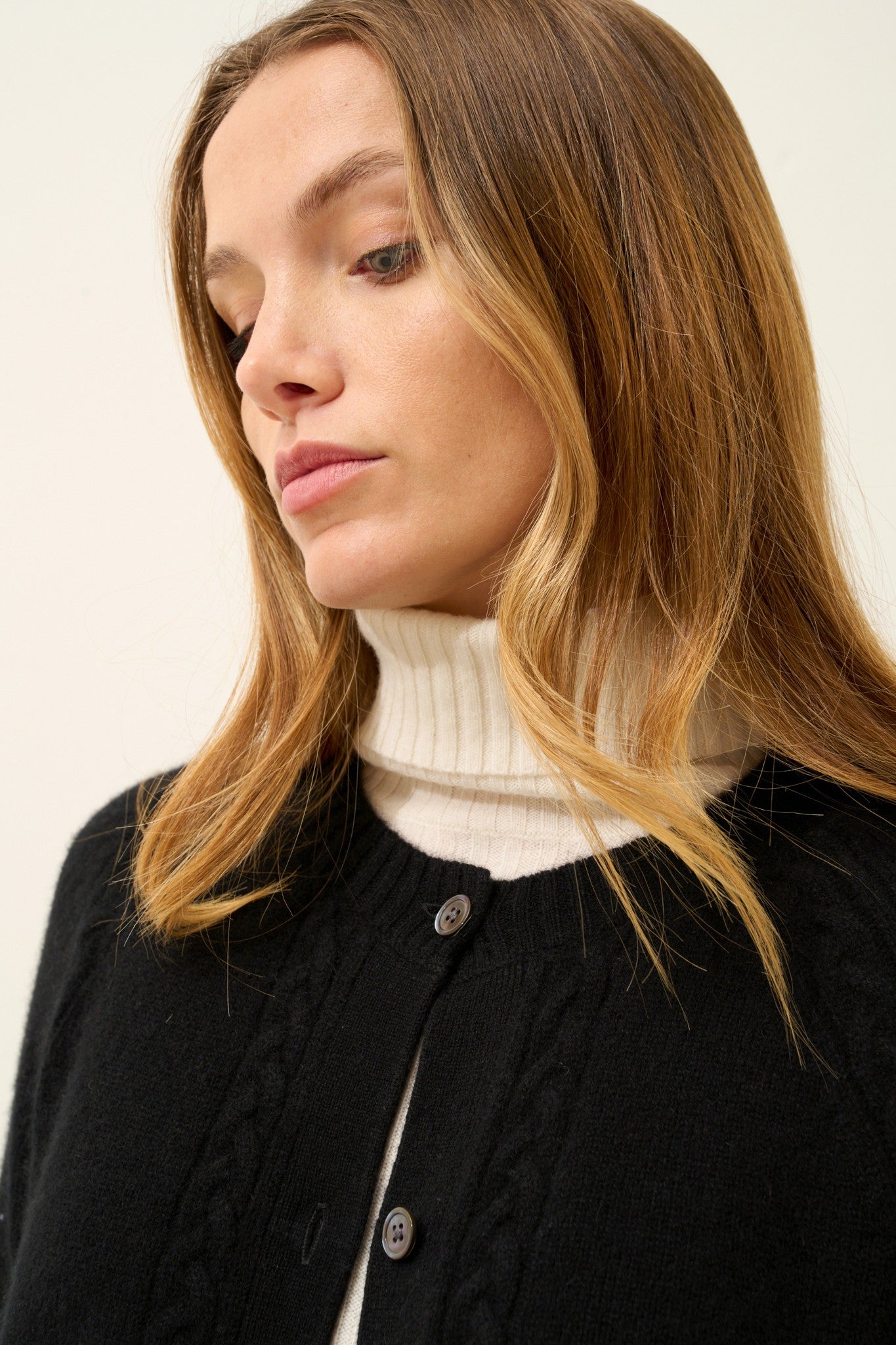 calista cardigan col rond 4 fils noir 100% cachemire