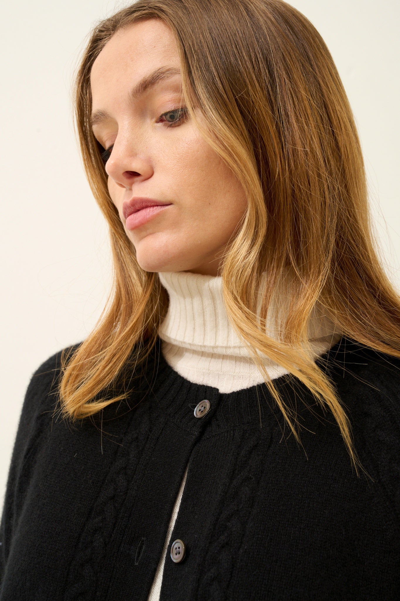 CALISTA cardigan col rond 4 fils noir