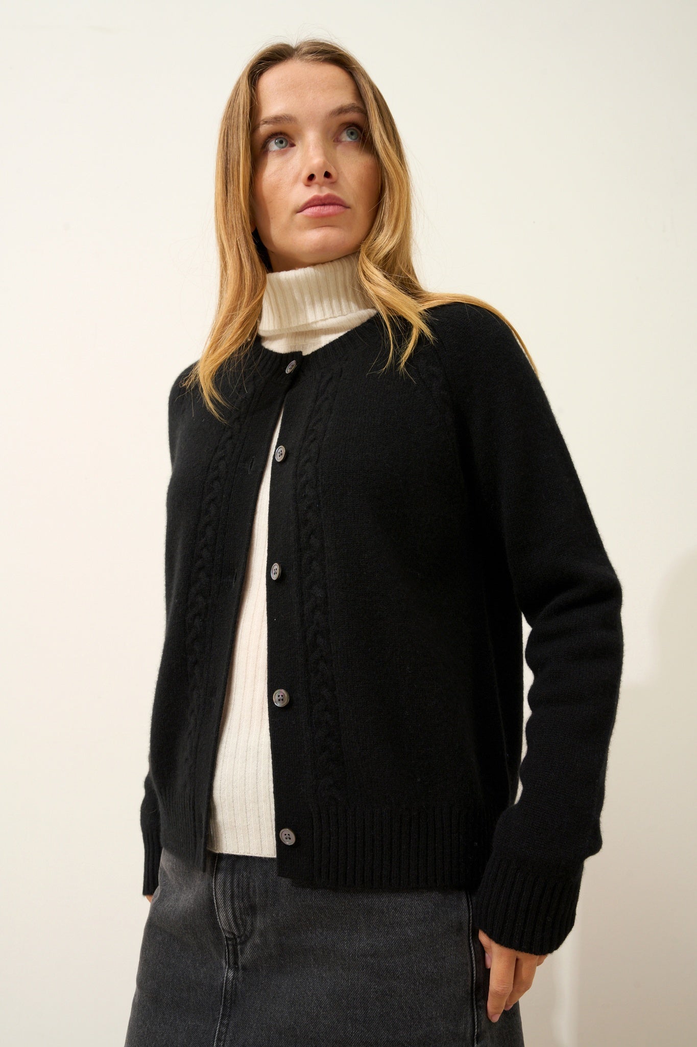 CALISTA cardigan col rond 4 fils noir