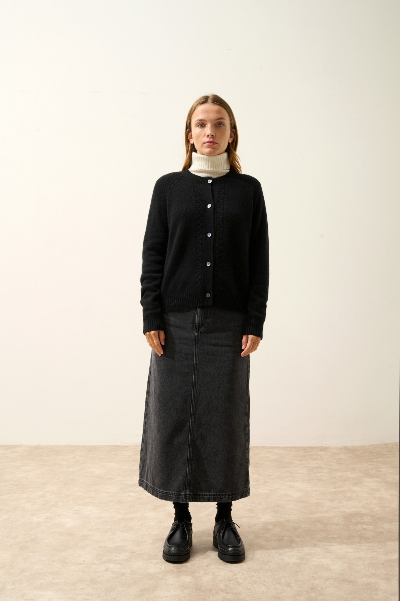 calista cardigan col rond 4 fils noir 100% cachemire