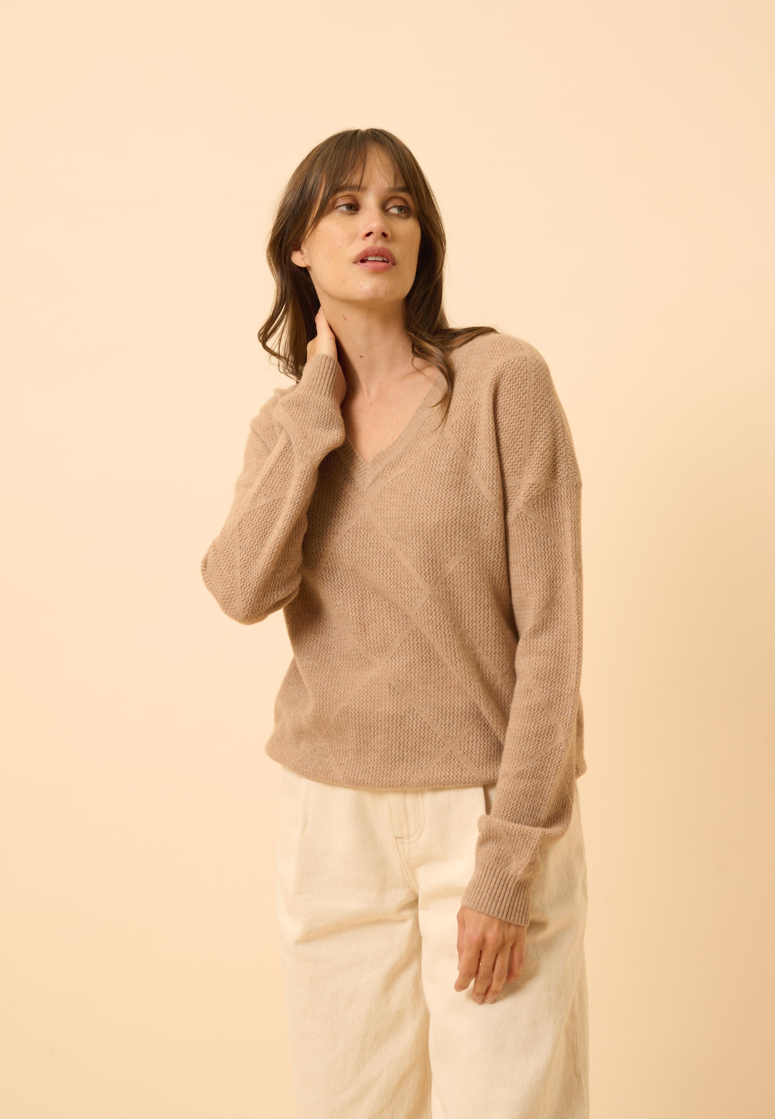 CAPUCINE pull col v camel chiné