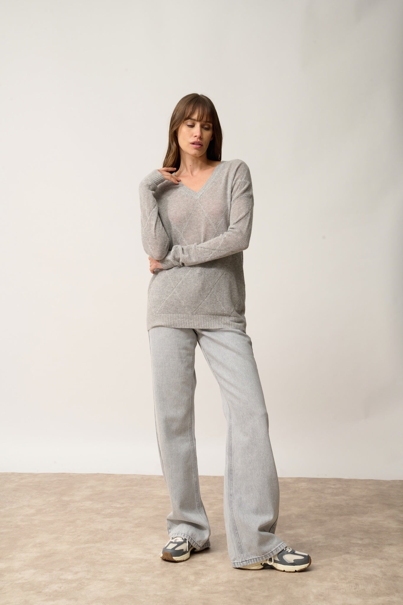 CAPUCINE cloudy v-neck sweater