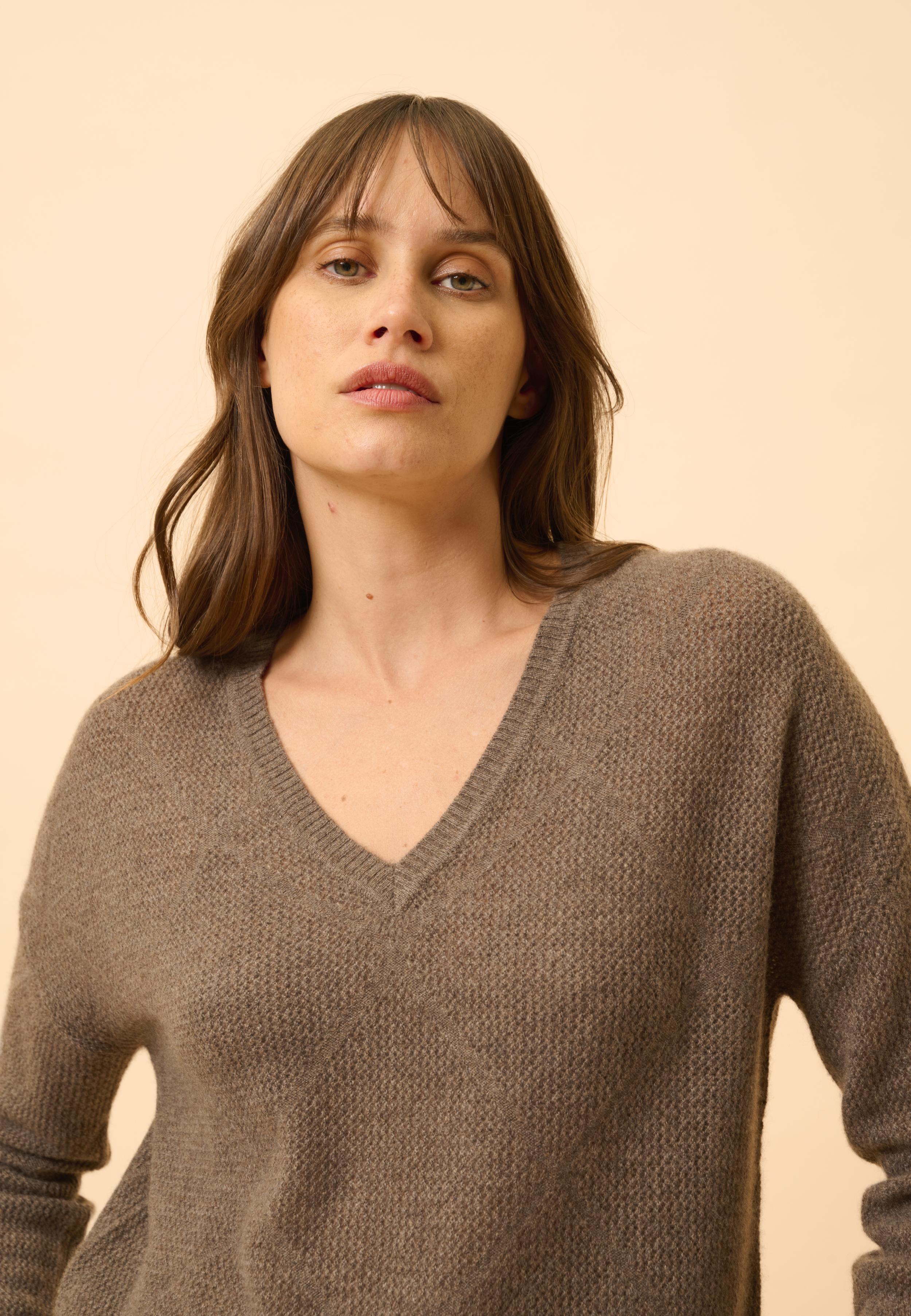 CAPUCINE pull col v taupe chiné