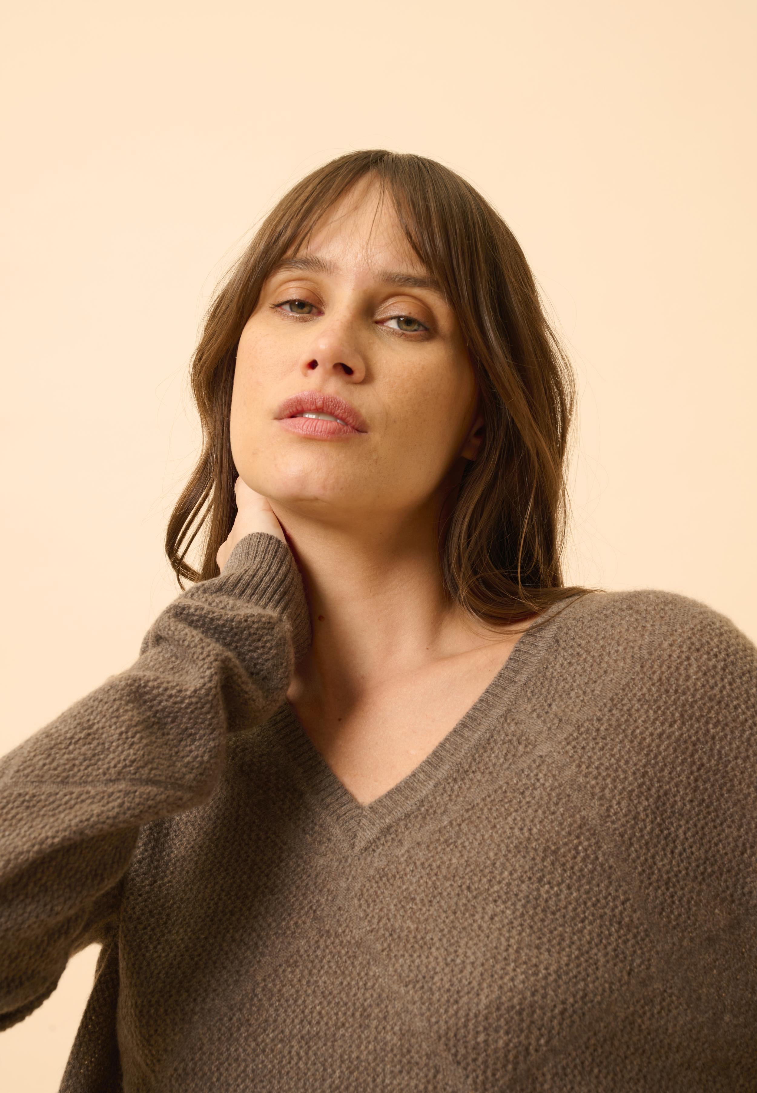 CAPUCINE pull col v taupe chiné